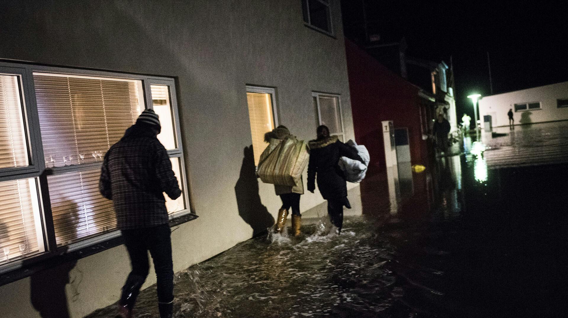Et hav af danskere anmelder lige nu skader fra stormfloden.