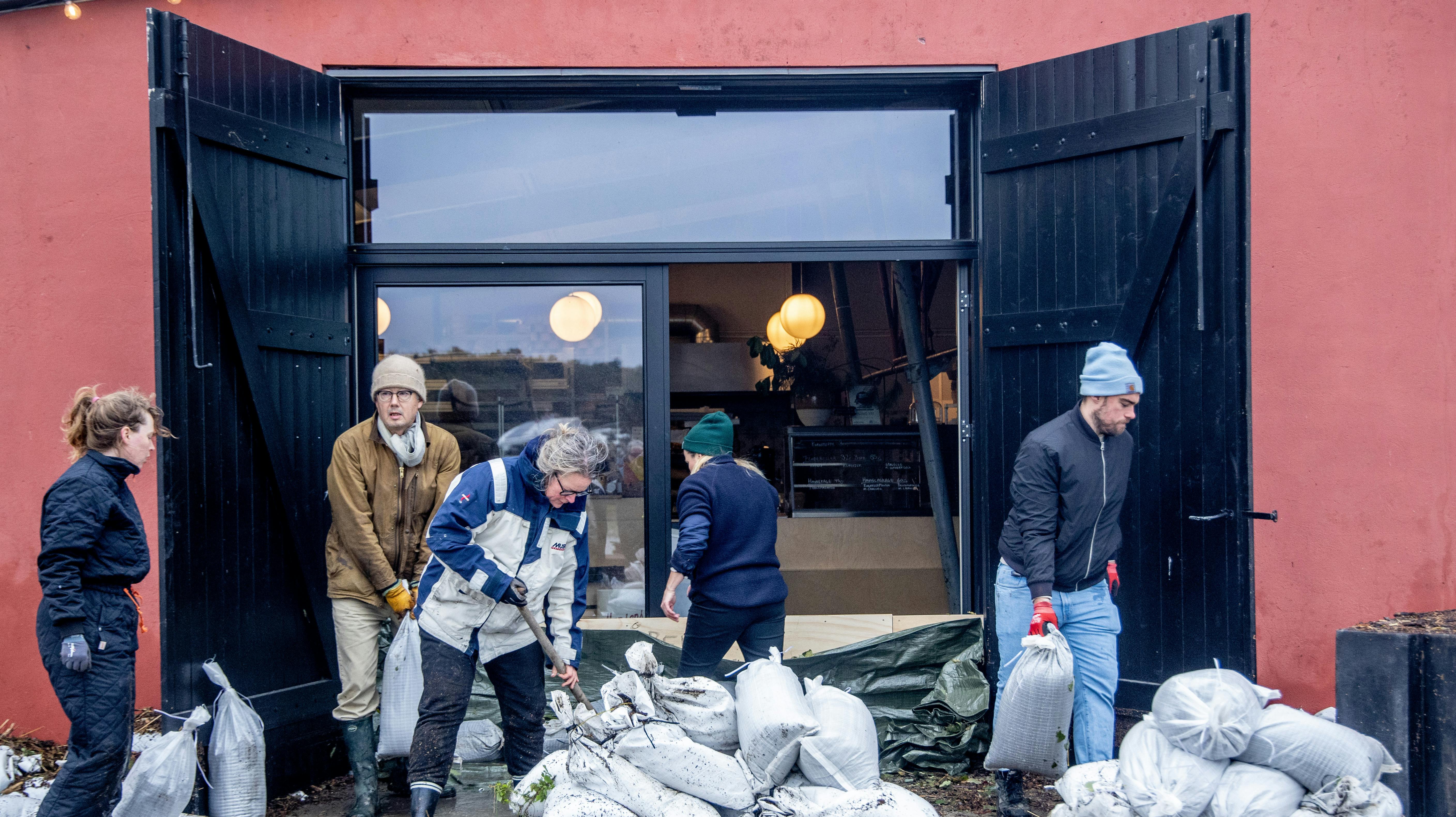 Ødelæggelser og oprydning efter blæsevejret ramte Hesnæs.