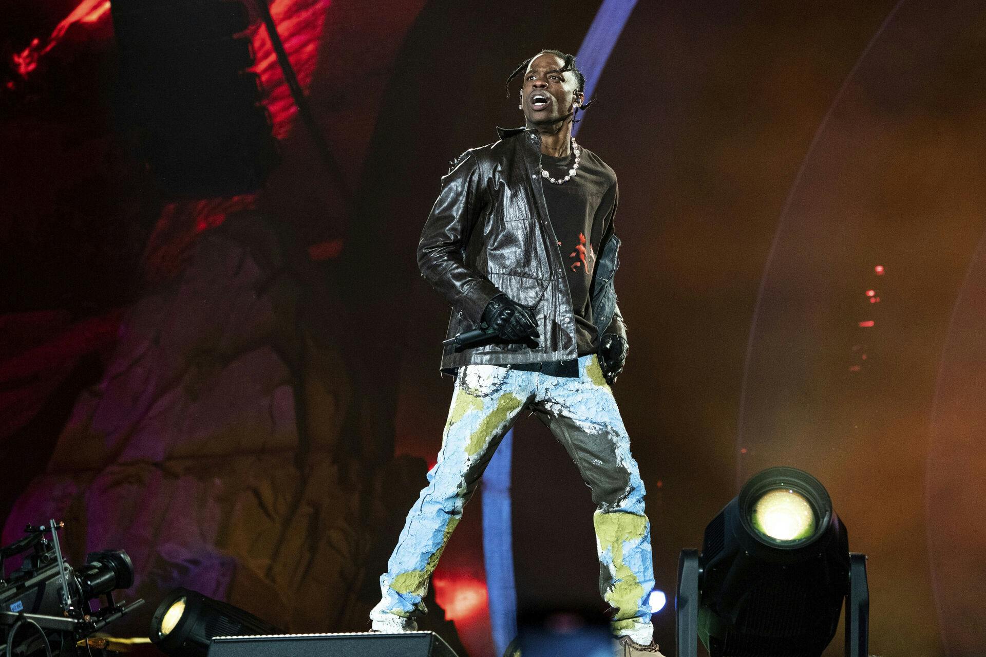 Travis Scott måtte bremser sikkerhedsvagterne under koncerten.