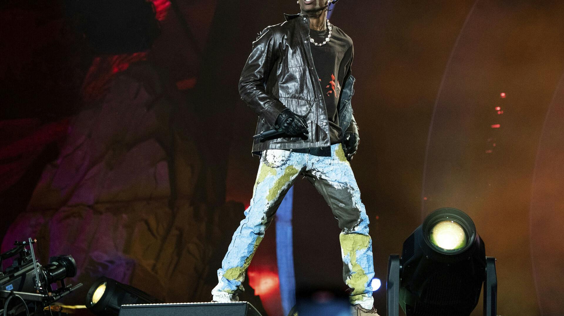 Travis Scott måtte bremser sikkerhedsvagterne under koncerten.
