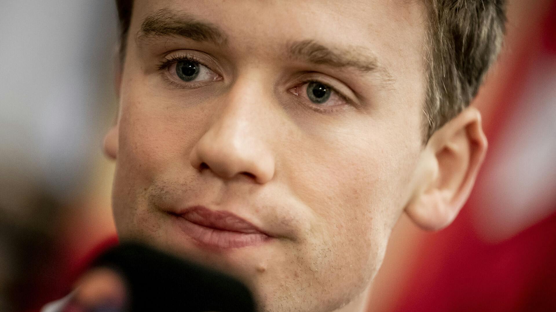 Danskeren er ked af timingen, fortæller han. 