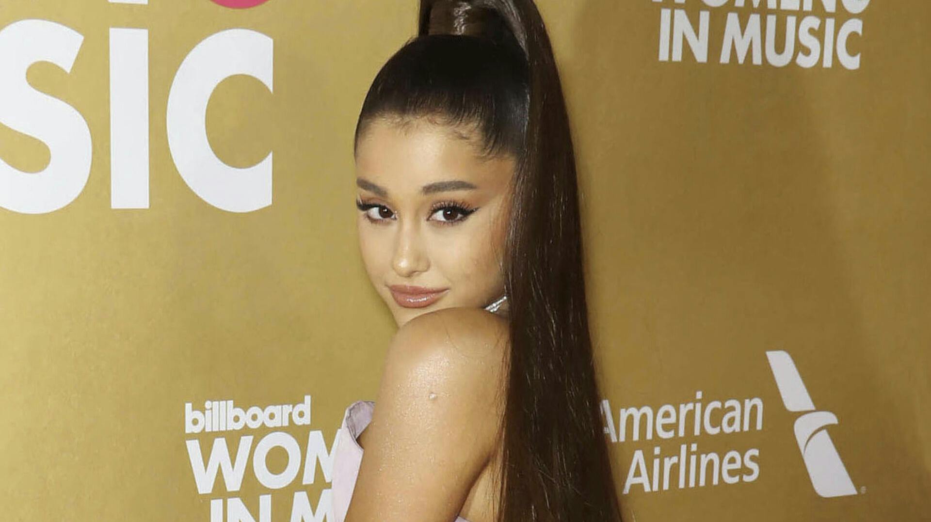 Ariana Grandes flirt med Ethan Slater er stadig brandvarm.