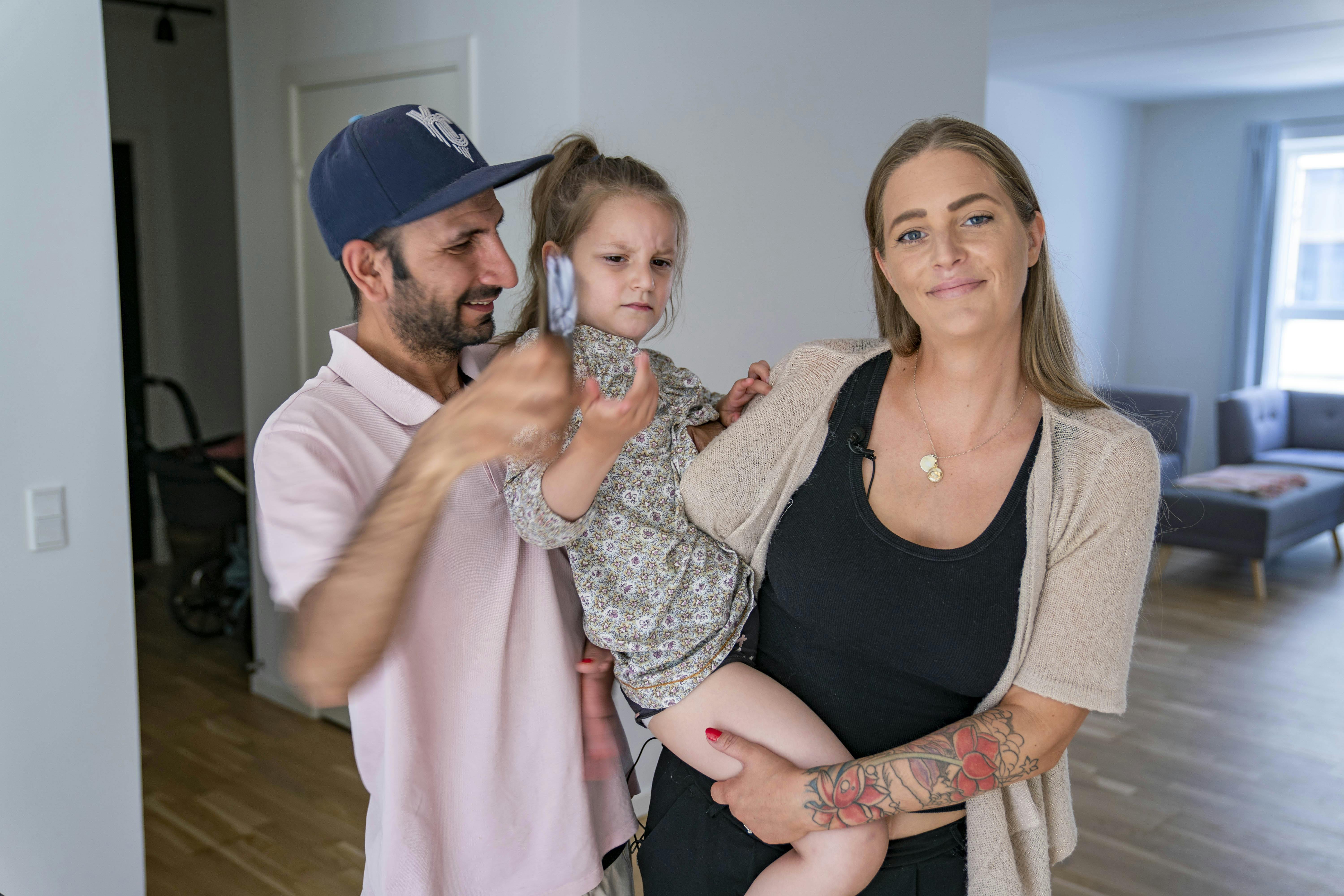 Her ses Alia sammen med sine forældre, Ali Pashaei og Camilla Hansen.