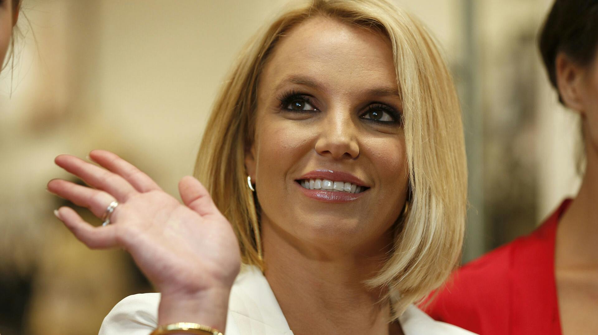 Britneys nye bog er fyldt med bomber.