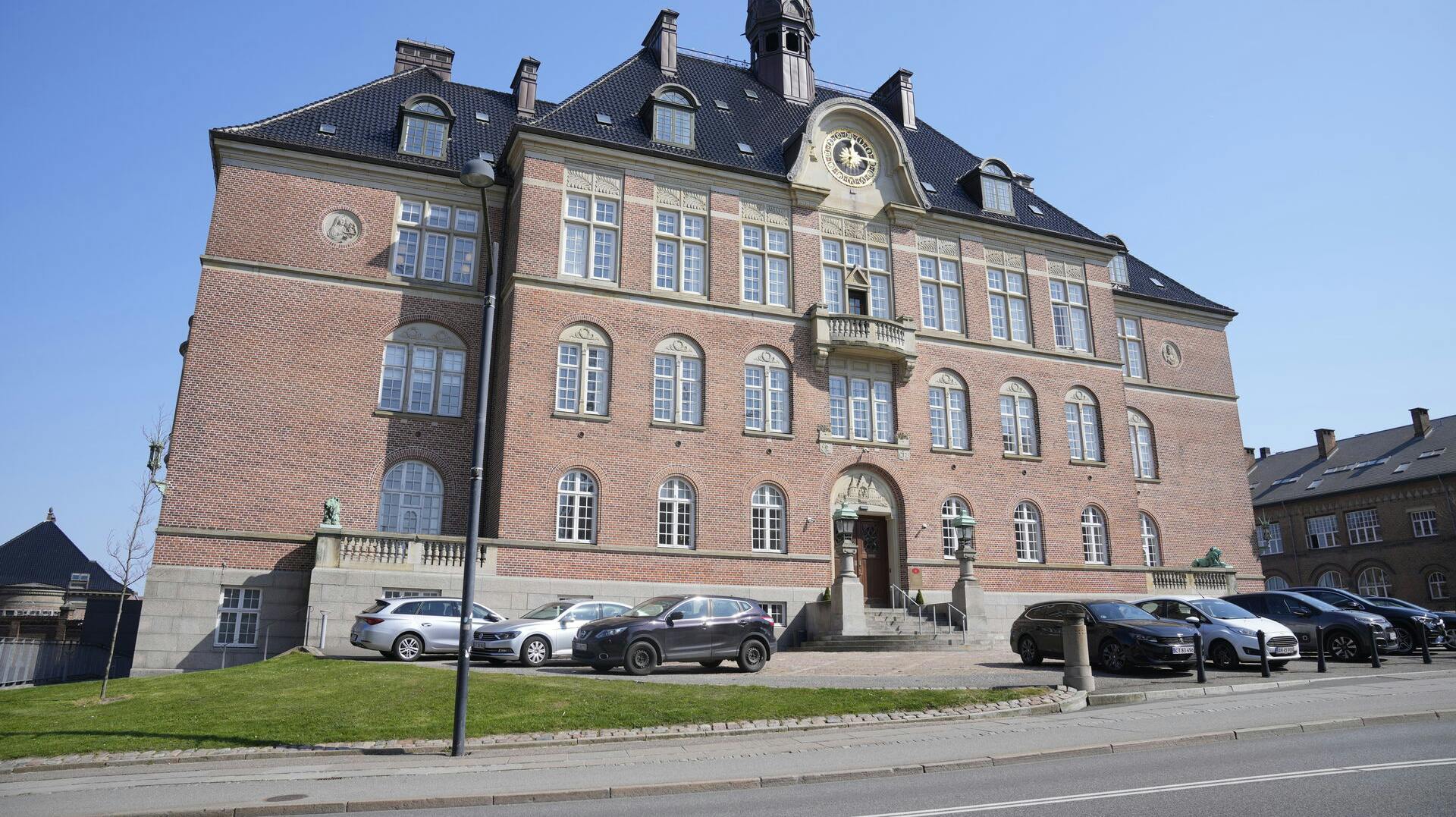 53-årige Michael Bak idømmes fire års fængsel - han har blandt andet bedraget flere tidligere kunder, hvor han har oprettet falske lån i deres navne.