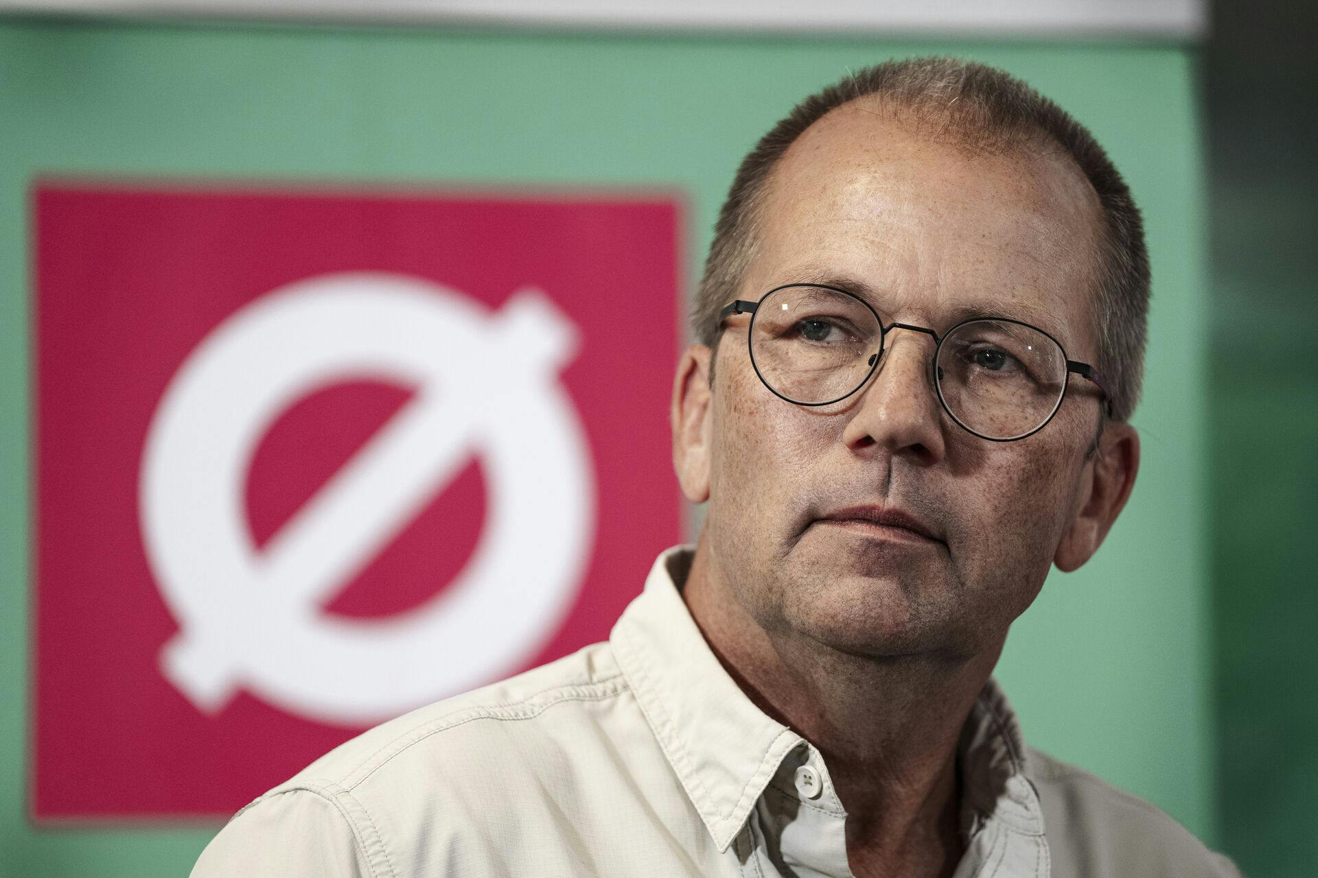 Det er Enhedslistens sundhedsordfører, Peder Hvelplund, der har kaldt sundhedsministeren i samråd.