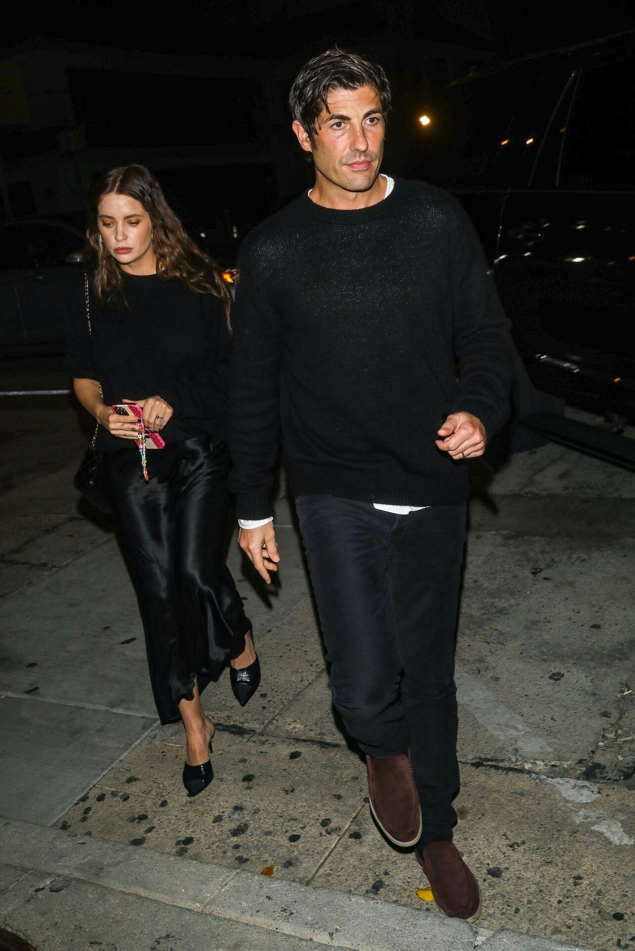 Ashley Benson og Brandon Davis stod frem som kærester i januar. Nu skal de snart være forældre.