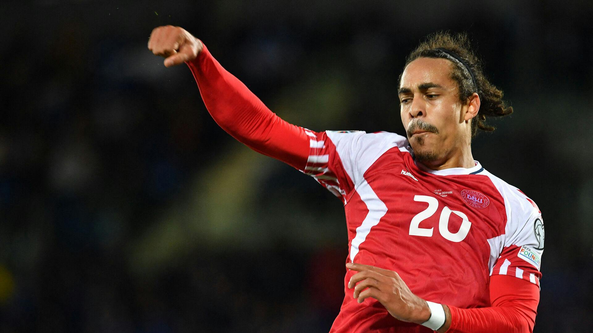 Yussuf Poulsen forlænger sin kontrakt med Leipzig.