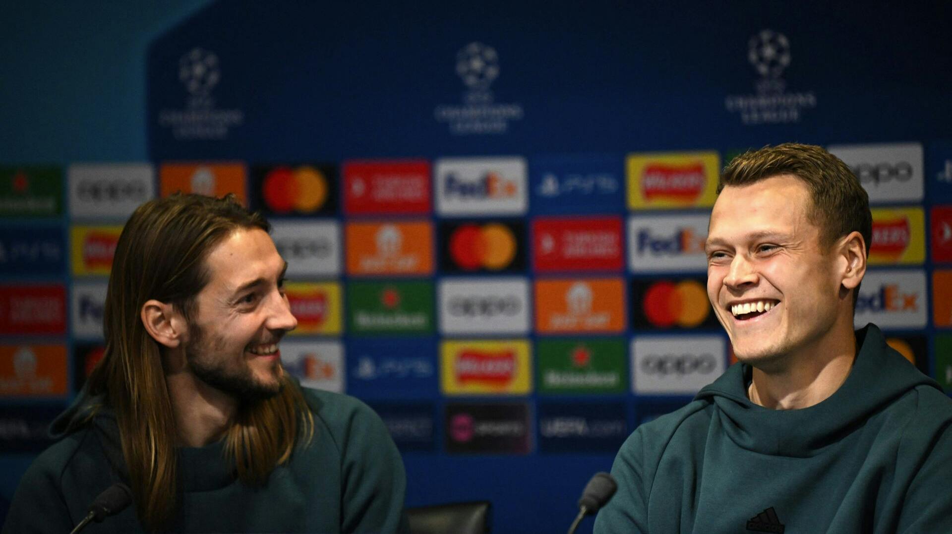 Rasmus Falk og Viktor Claesson mener, at FC København går ind til kampen mod Manchester United med selvtillid.