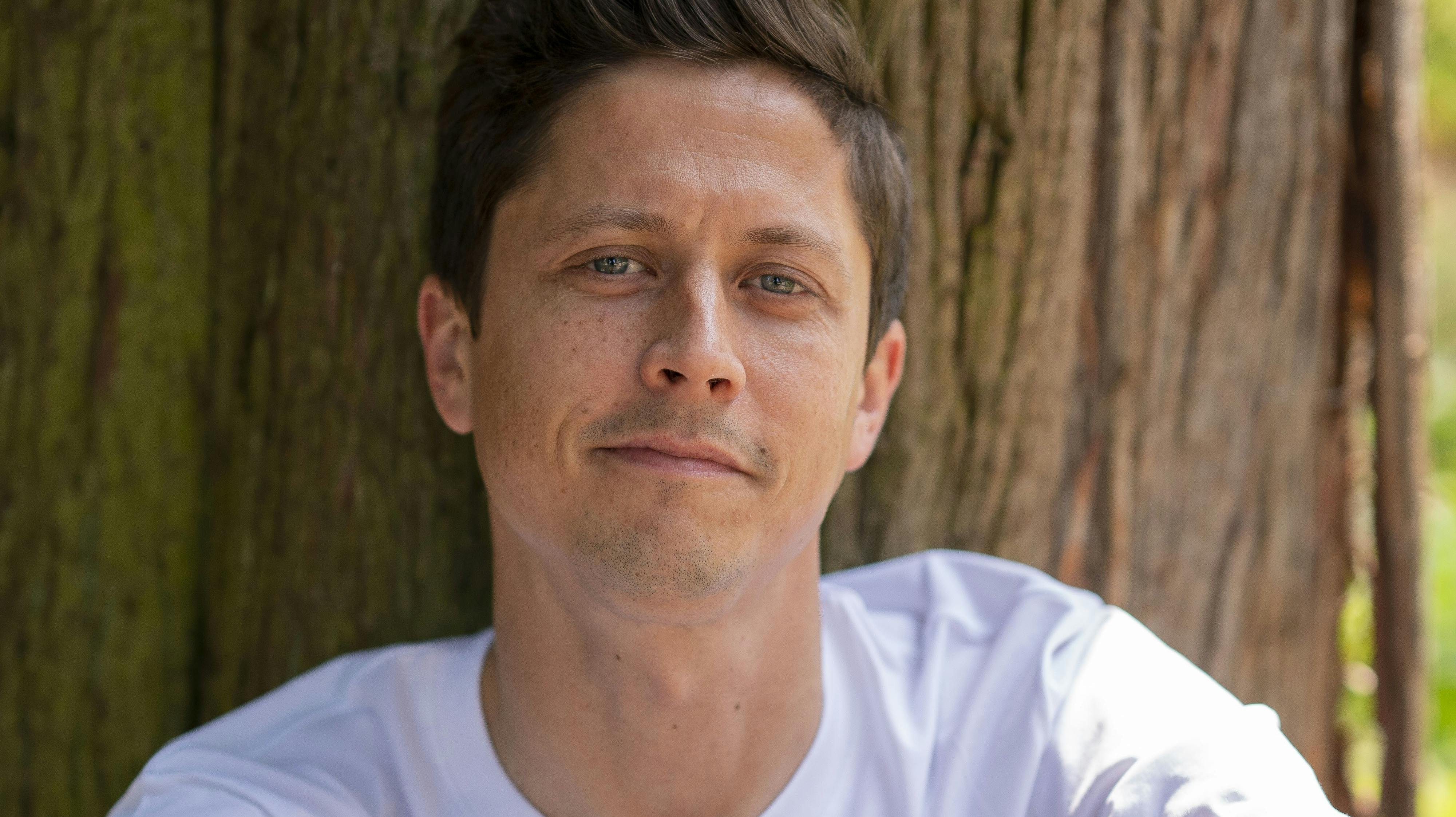 Rasmus Staghøj får tiden til at gå med huslige pligter, efter at han for to uger siden blev fyret fra TV 2.