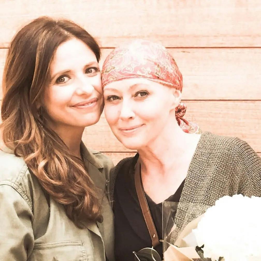Sarah Michelle Gellar har været der for Shannen Doherty gennem hele hendes kræftsygdom.