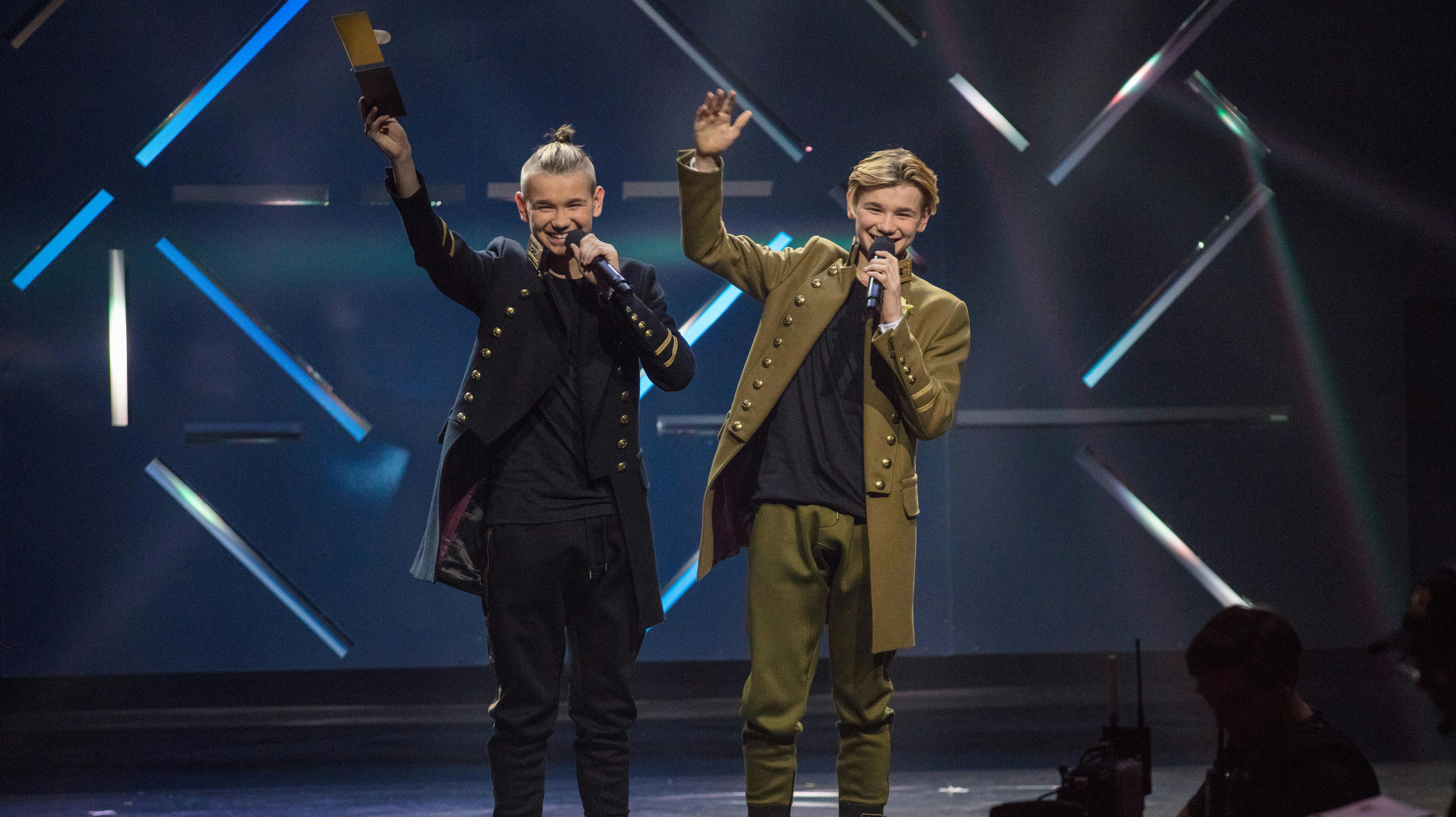 Den norske popduo Marcus & Martinus uddeler en pris til den norske prisuddeling Spellemannprisen i Oslo Koncerthus i Oslo.