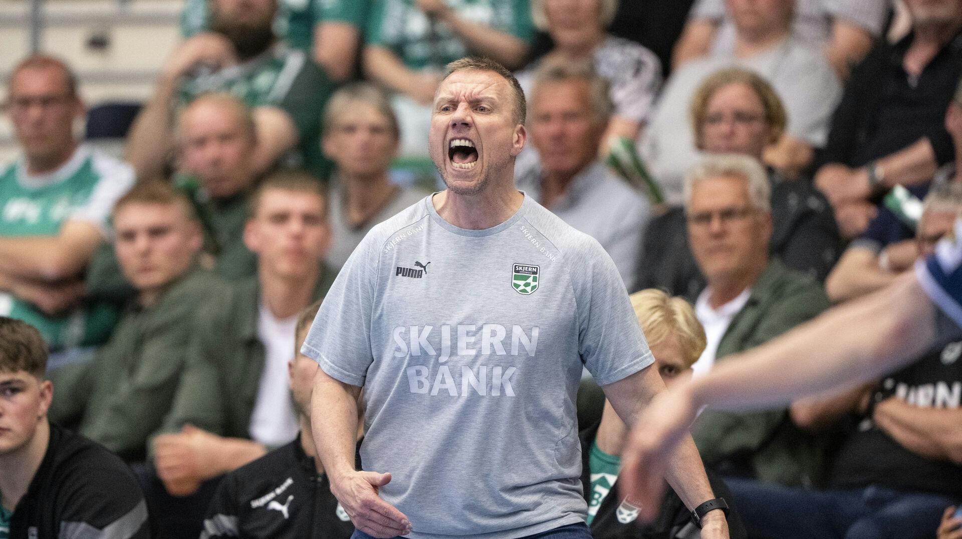 Efter en sløj sæsonstart er Henrik Kronborg ikke længere træner i Skjern.