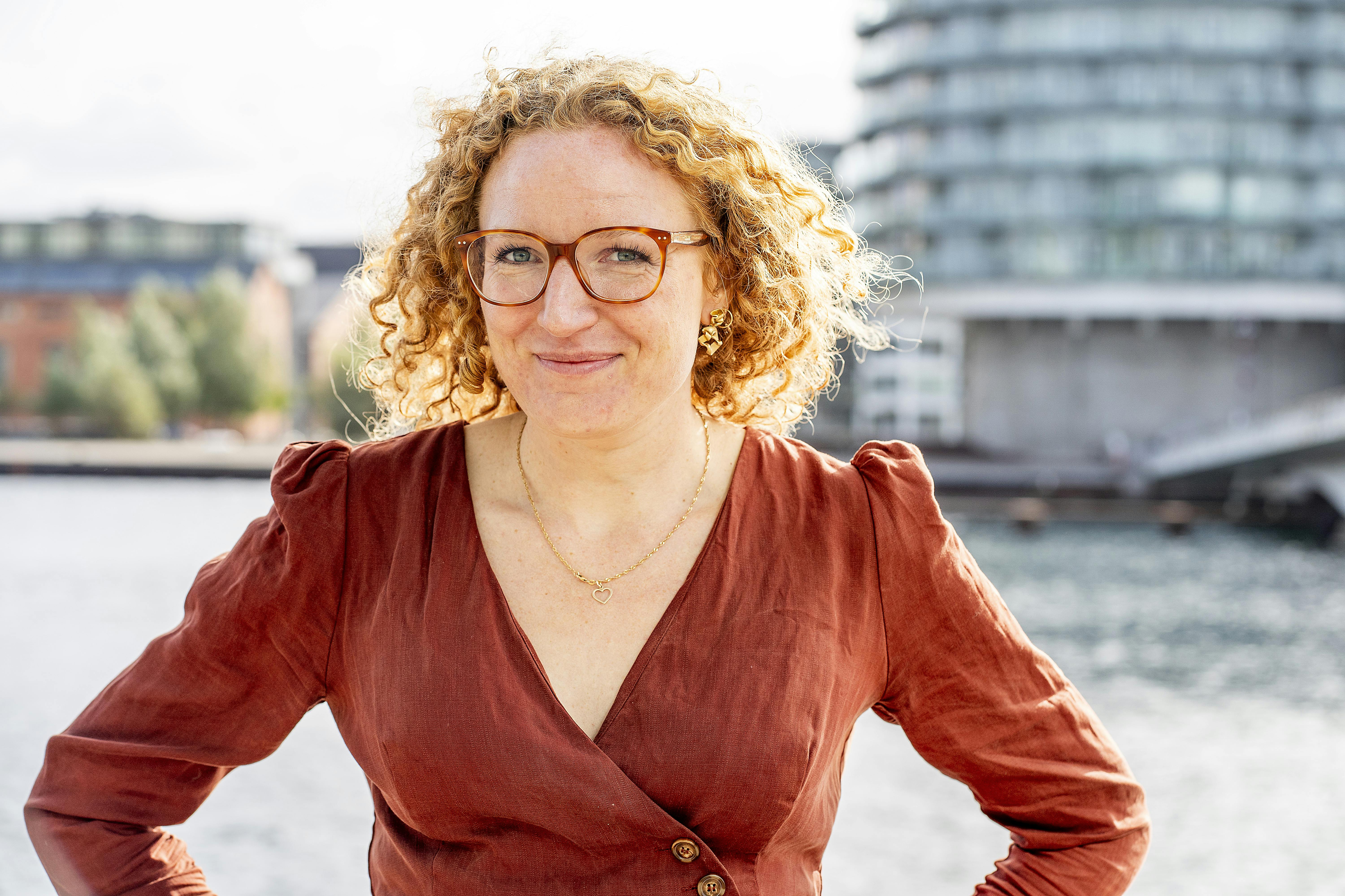 Rosa Lund har fundet en ny taktik, når det kommer til dating.