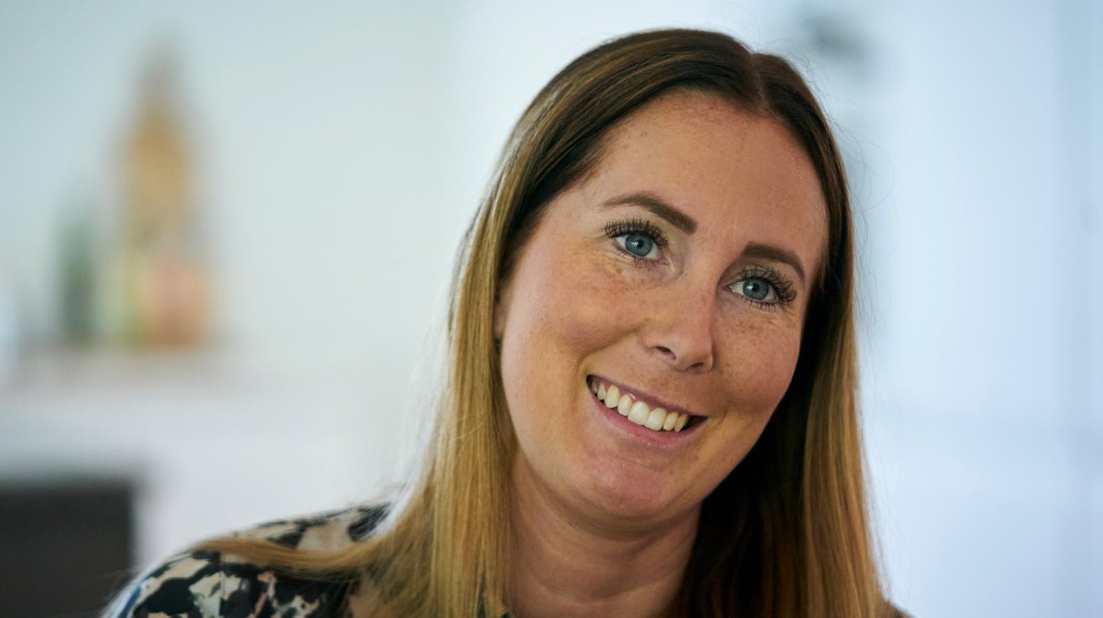 Jeanette Lagonis drømmekjole er sat til salg.