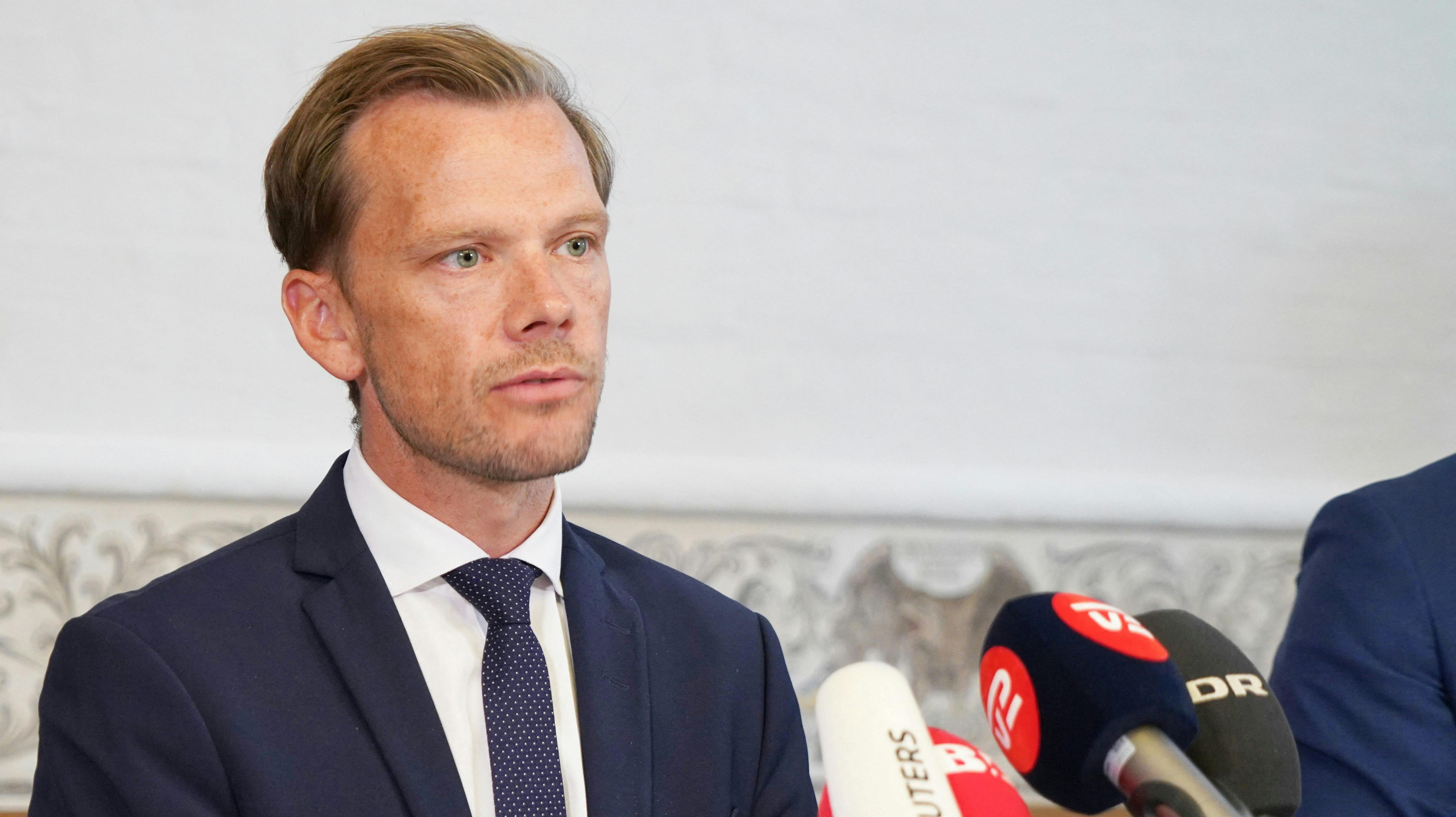 Justitsminister Peter Hummelgaard (S) varsler ændringer i lovforslaget om forbud mod koranafbrændinger, der ventes præsenteret fredag.