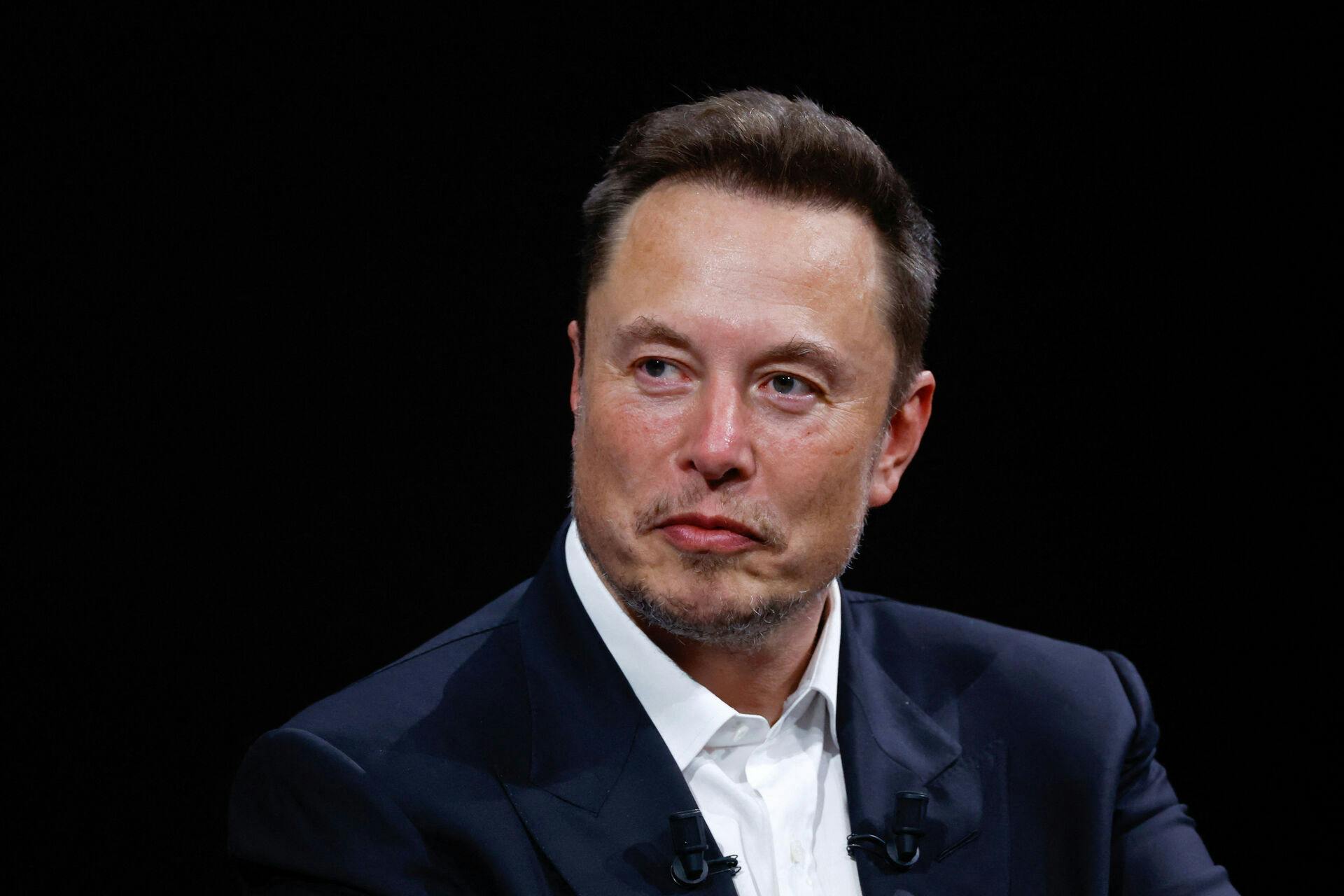 Elon Musk leger med muligheden for at ringe med på lyd og video på X, som han købte for et år siden, da det hed Twitter.
