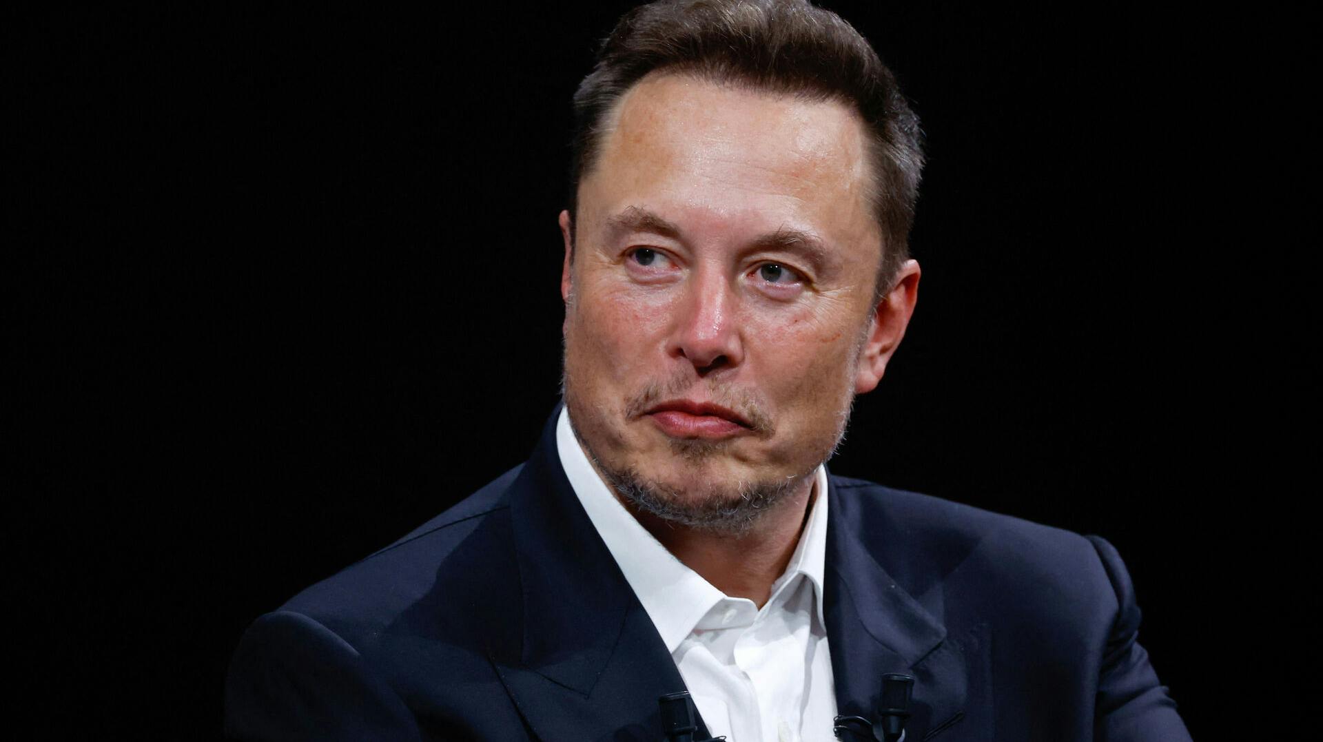 Elon Musk leger med muligheden for at ringe med på lyd og video på X, som han købte for et år siden, da det hed Twitter.