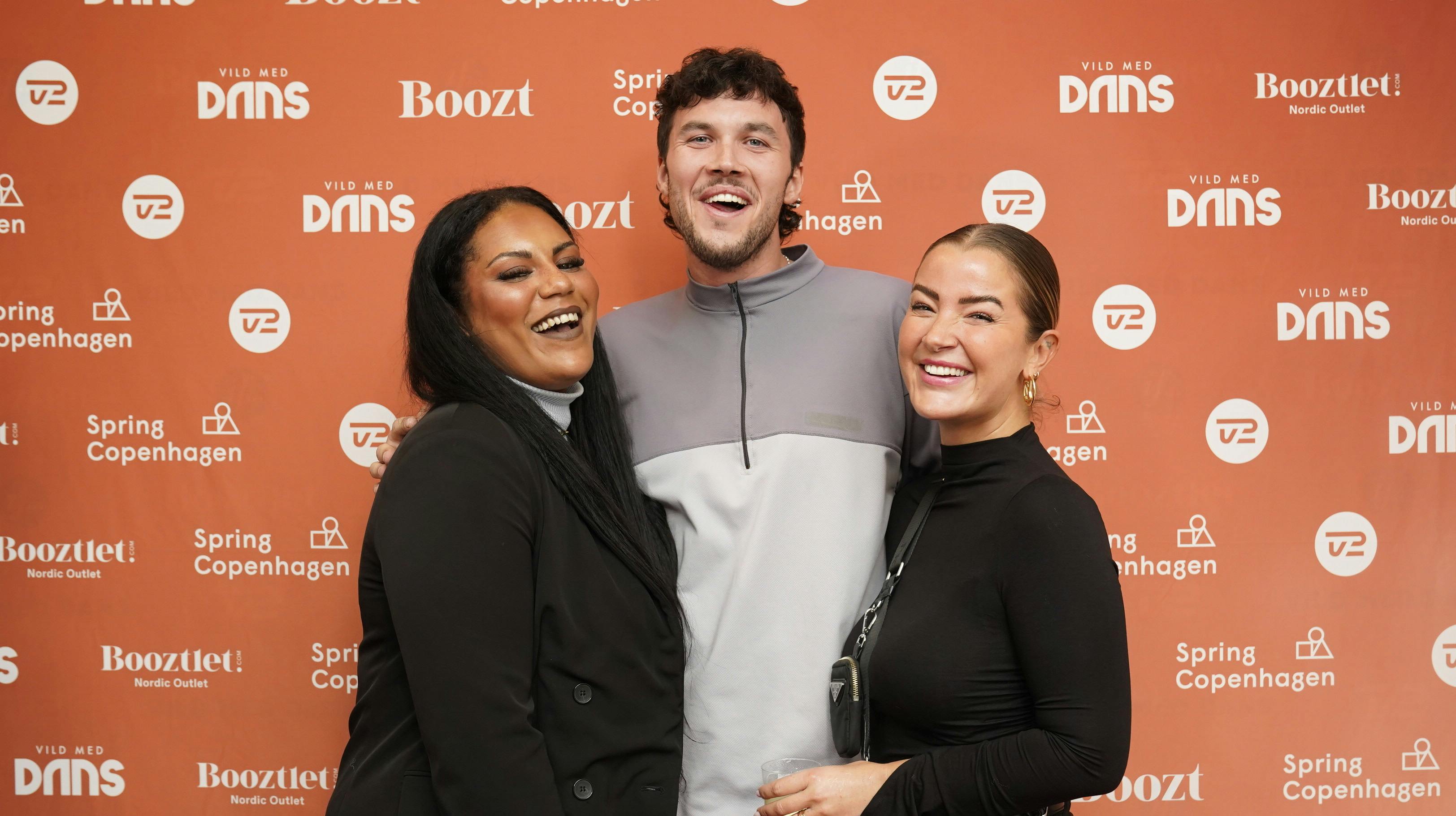 Boris Hjort er ikke afvisende overfor flere tv-projekter i fremtiden. Men lige nu har han fokus på musikken. Med sig ind for at heppe på Mette Sommer havde han to veninder. 