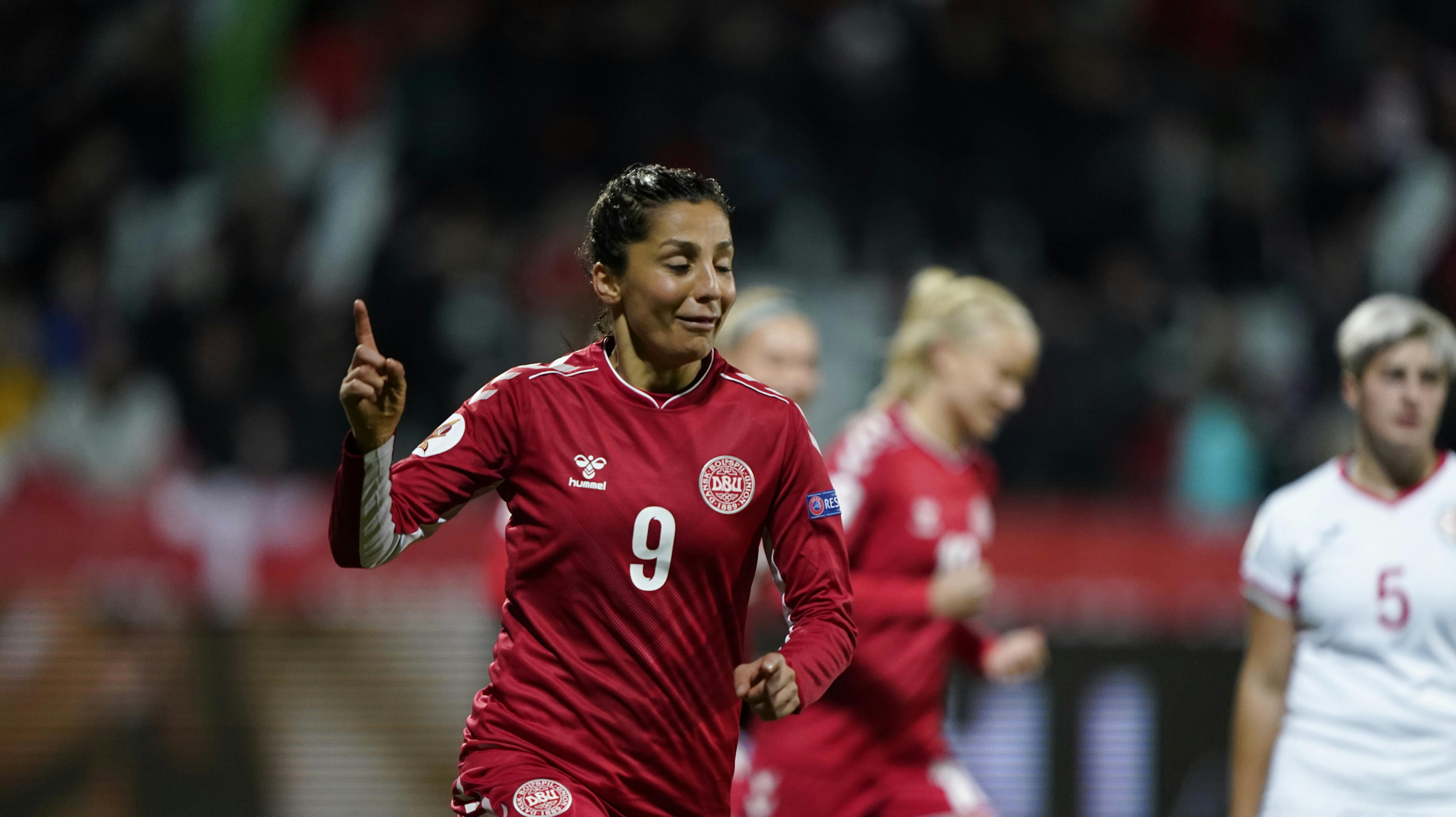 De danske fodboldkvinder fører deres gruppe i Nations League. Vinder de den, venter en afgørende kamp om en OL-billet. (Arkivfoto)