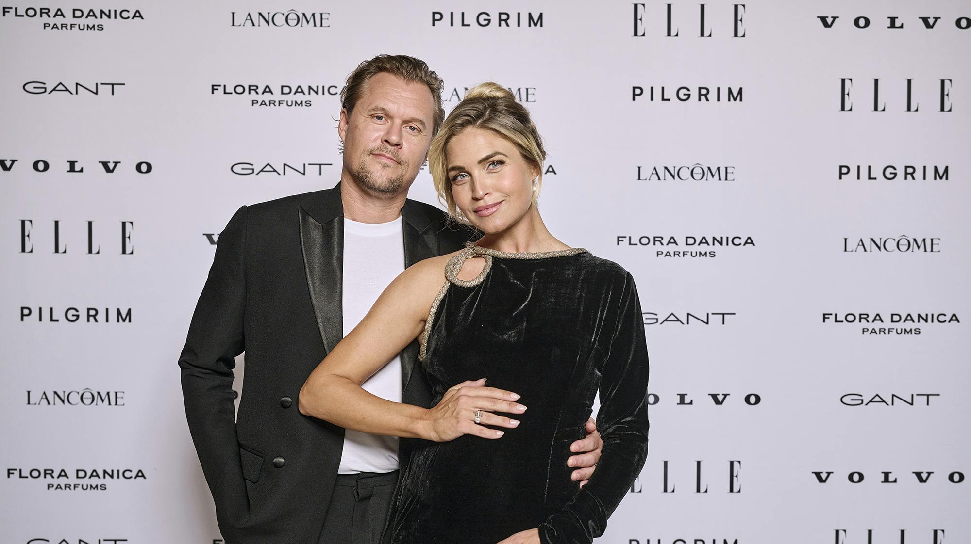 Til december kommer parrets første fælles barn, en pige, til verden.