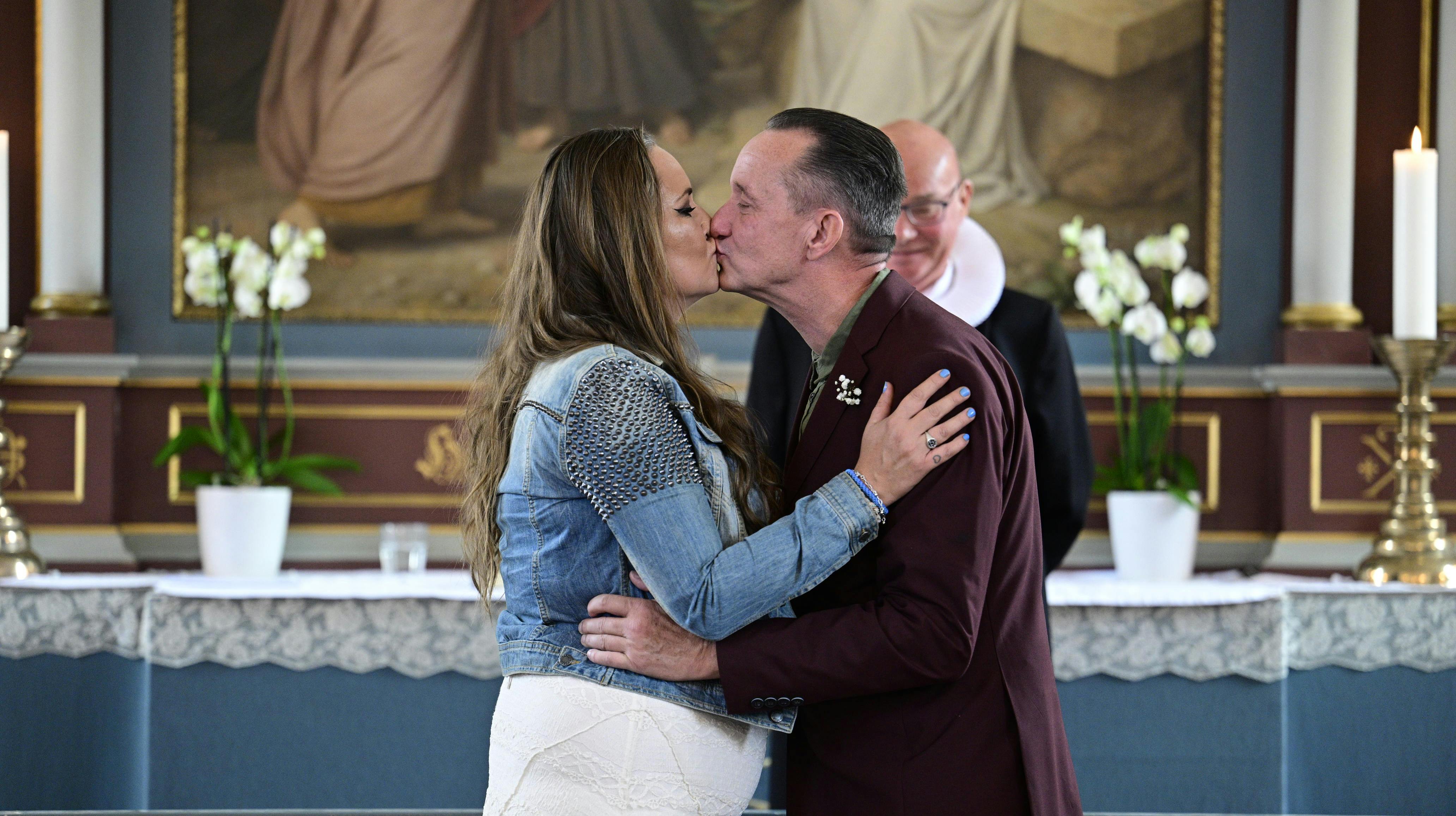 Jublen var stor i Gilleleje Kirke, hvor Jesper og Mette Skibby gav hinanden deres ja lørdag eftermiddag.