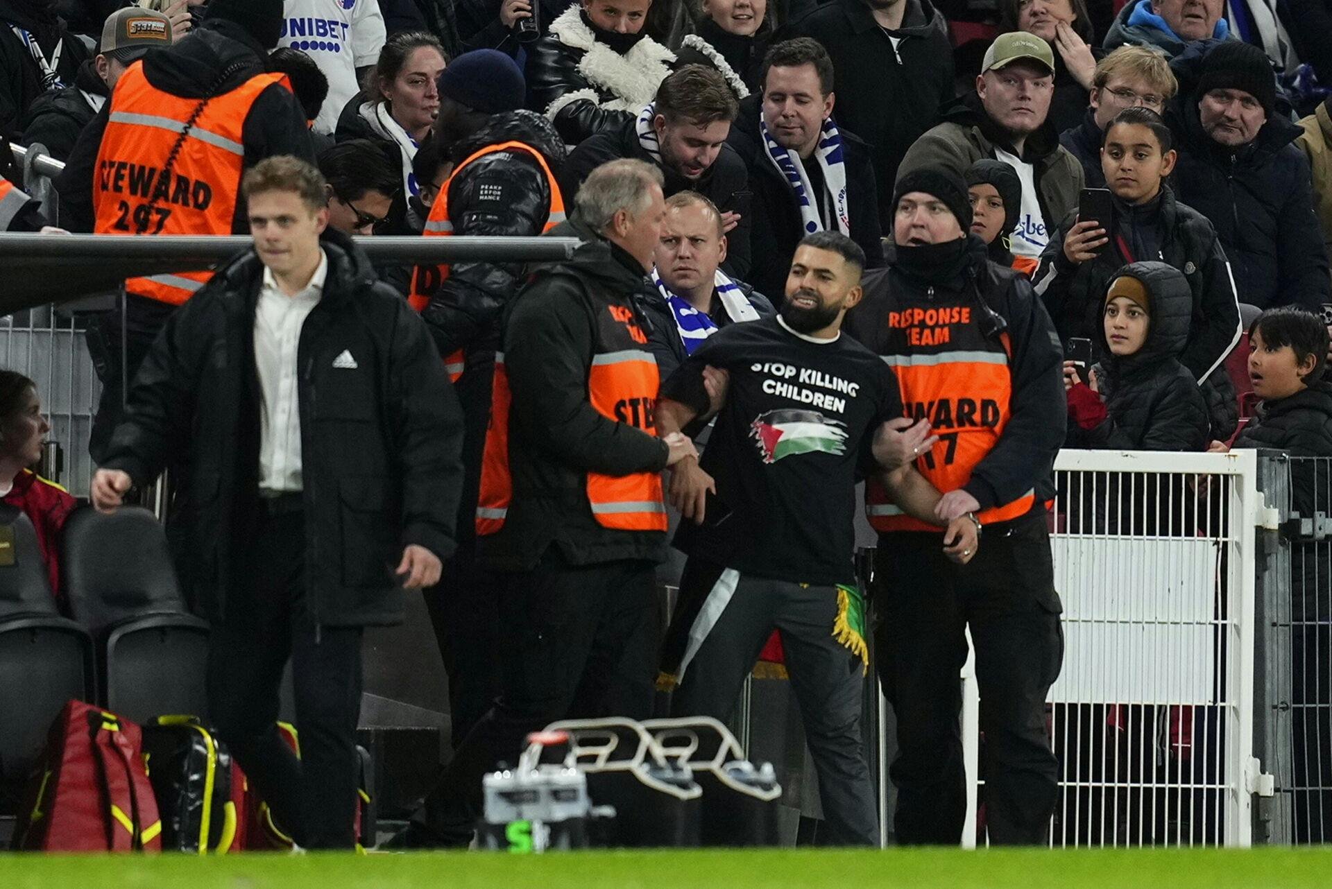 Manden er komiker og influencer fardinmessi.