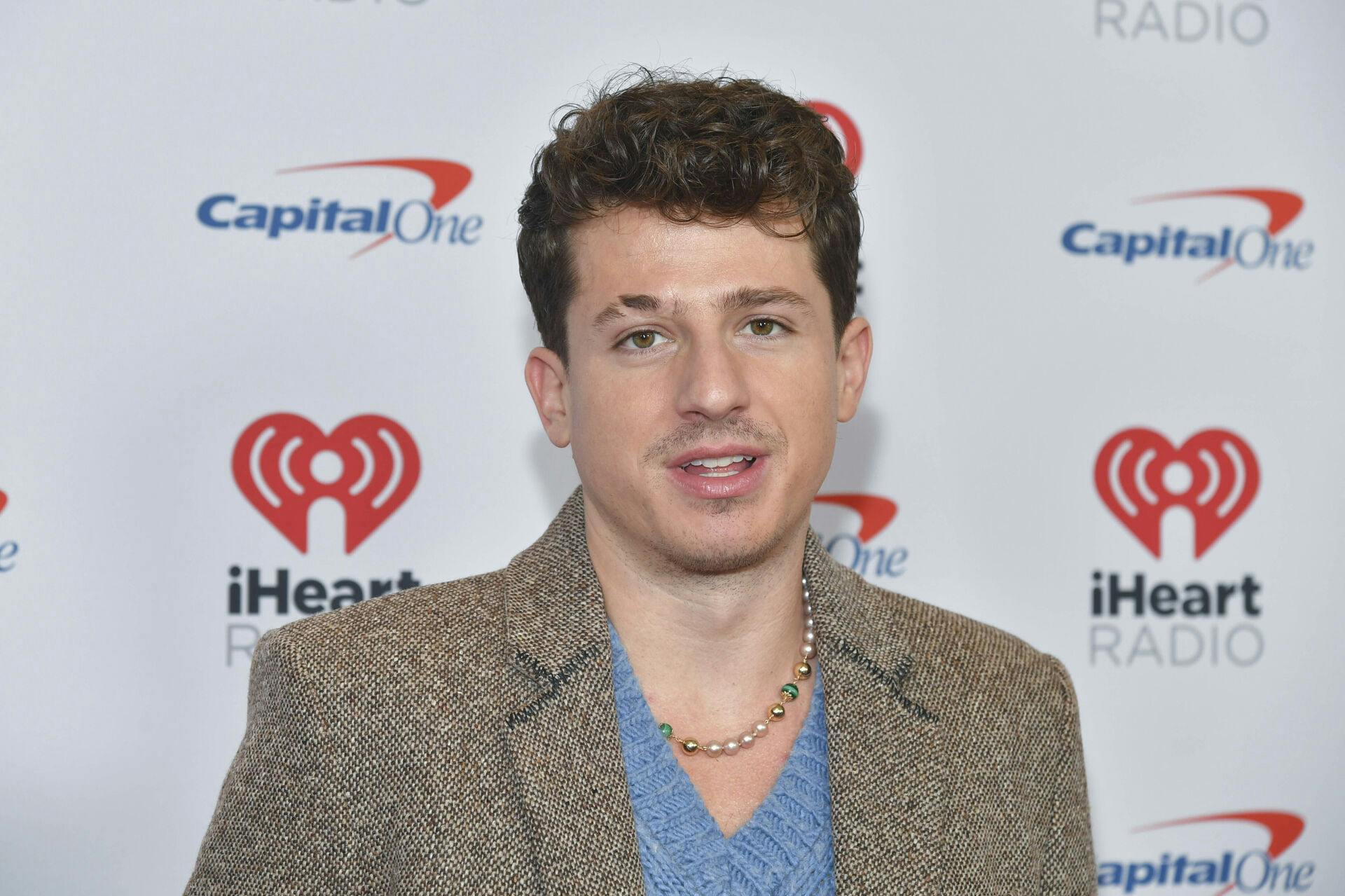 Charlie Puth hyldede Matthew Perry under en koncert i Australien.