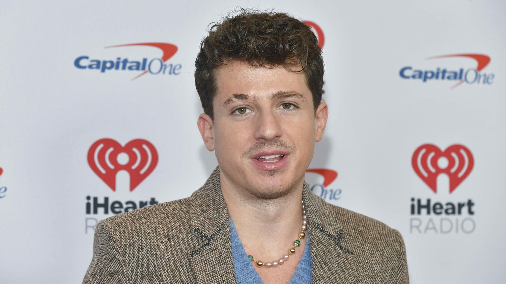 Charlie Puth hyldede Matthew Perry under en koncert i Australien.