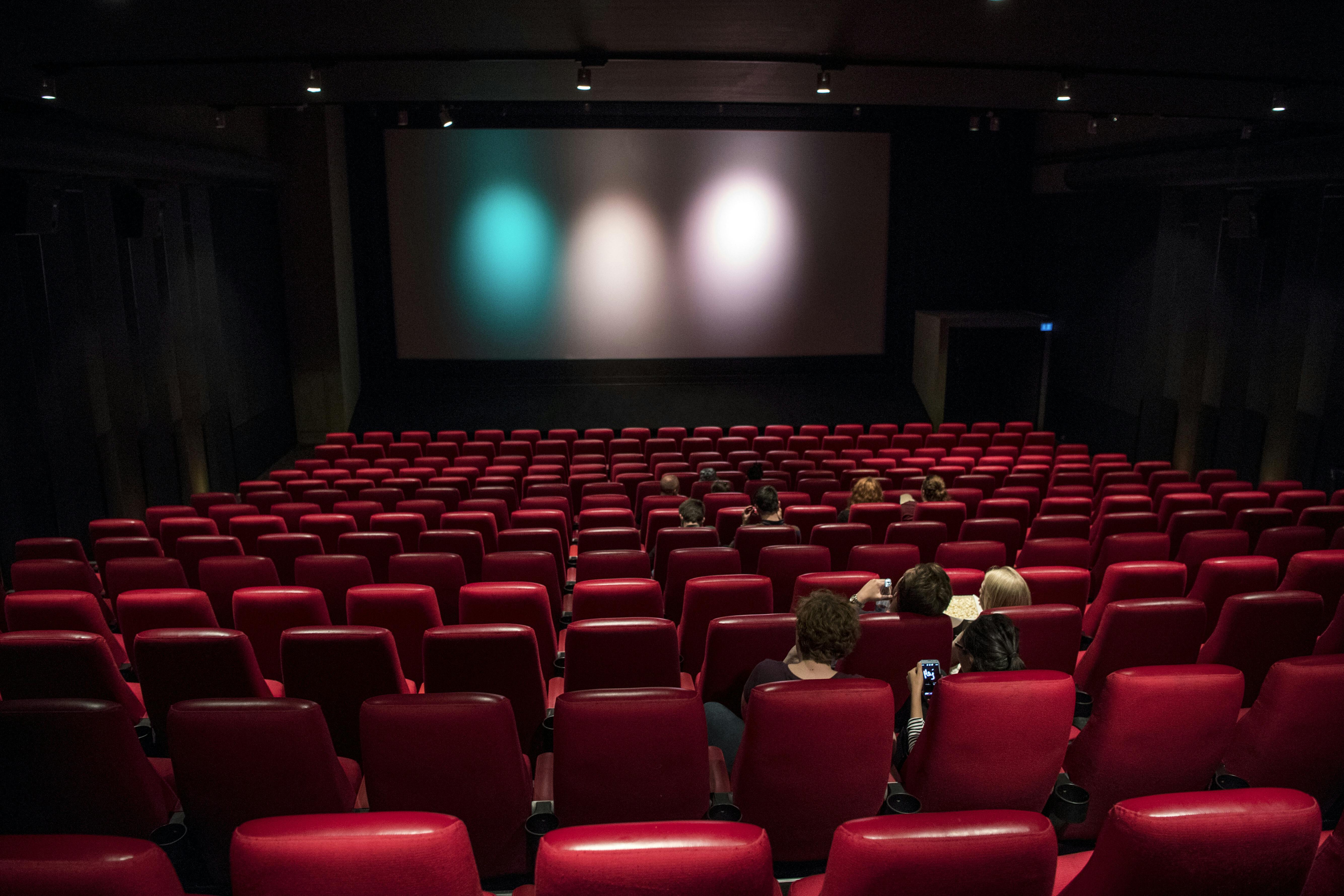 En af biografsalene før filmen går i gang. Danmarks største biograf med 17 sale. Palads Teatret på Vesterbro.
