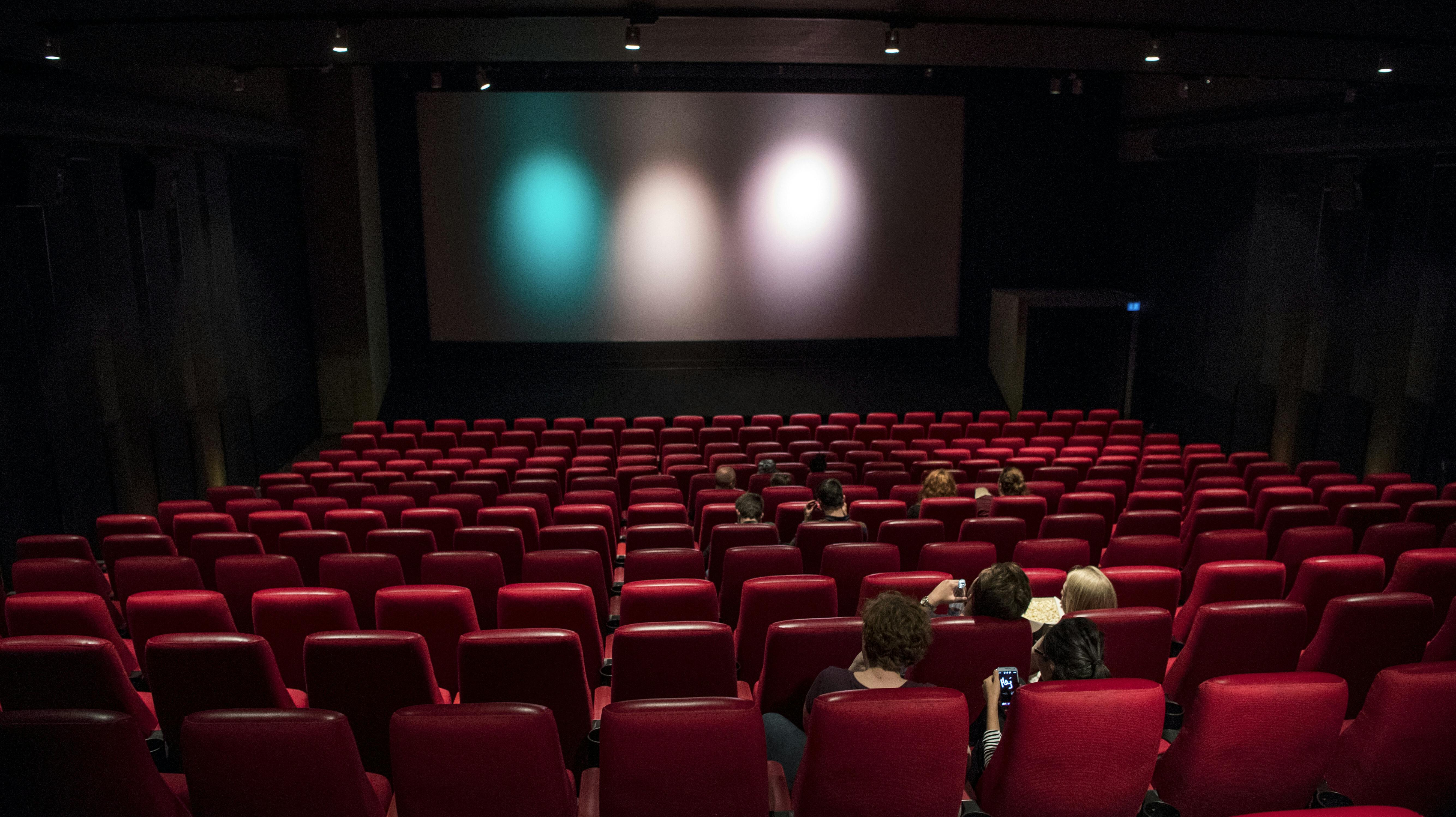 En af biografsalene før filmen går i gang. Danmarks største biograf med 17 sale. Palads Teatret på Vesterbro.