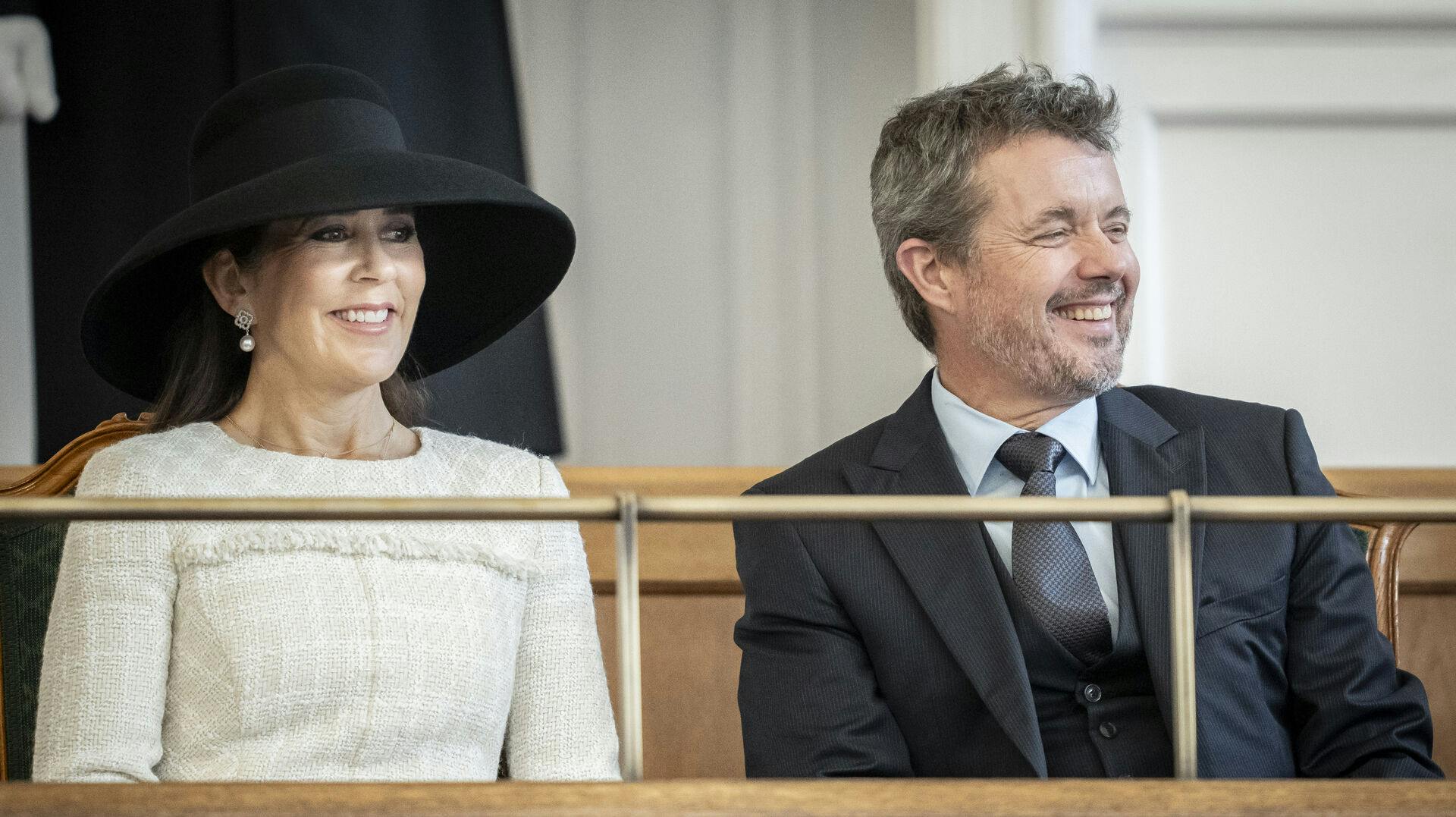 Kronprins Frederik og kronprinsesse Mary under Folketingets åbning på Christiansborg i København, tirsdag den 3. oktober 2023. Folketingets åbning er begyndelsen på et nyt folketingsår.. (Foto: Mads Claus Rasmussen/Ritzau Scanpix)