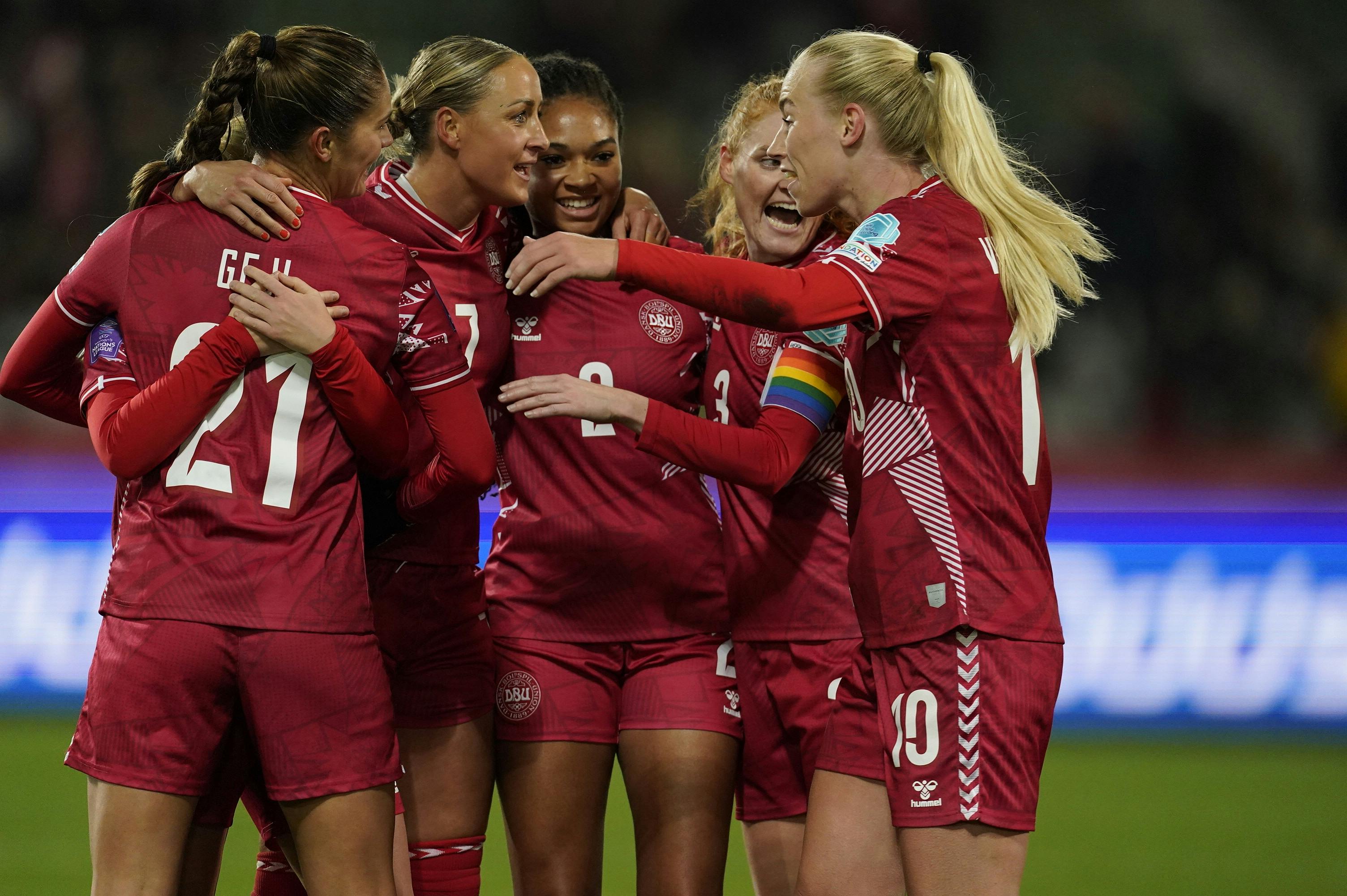 Danmark vinder tirsdag aften 2-1 over Wales.