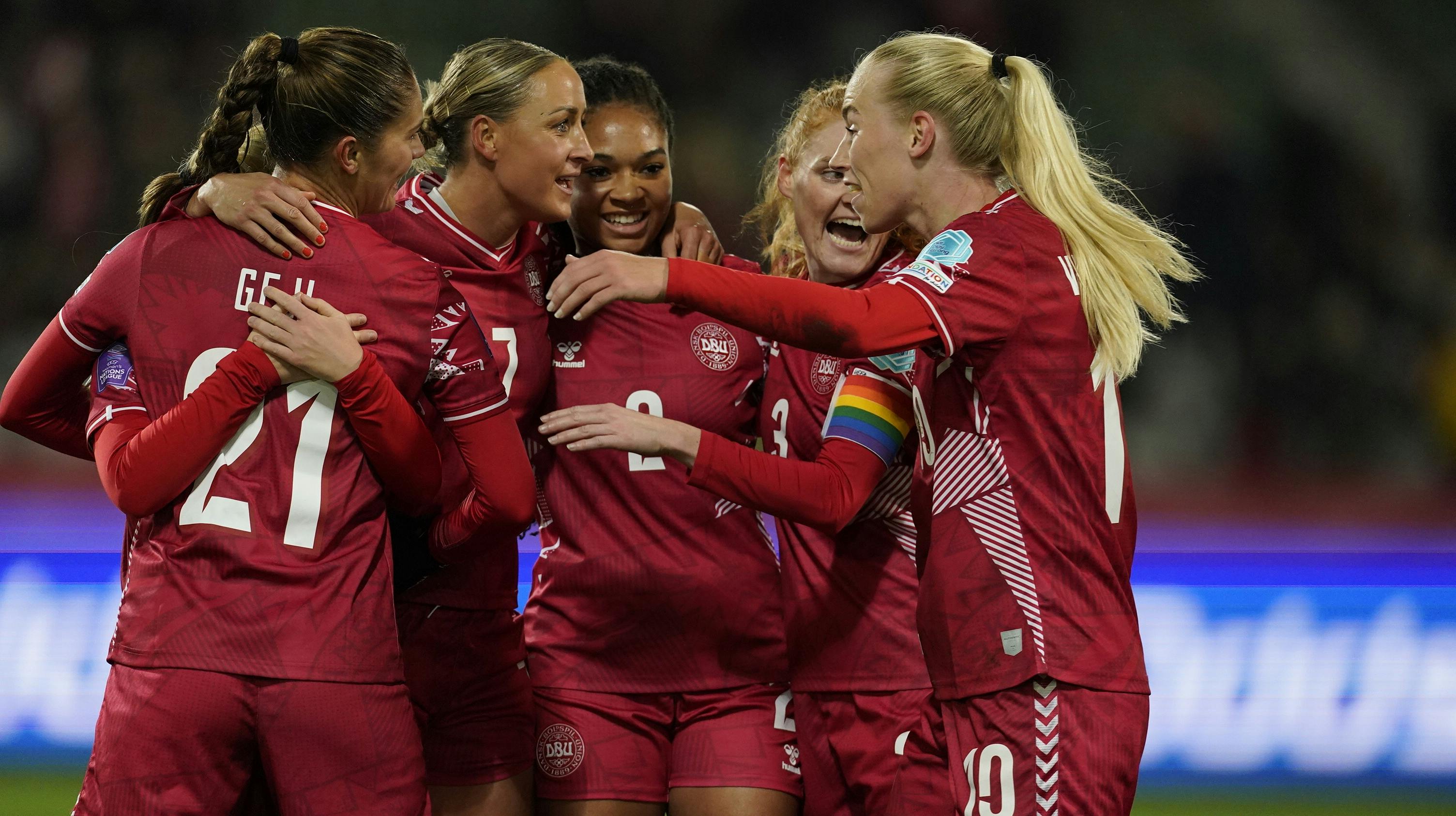 Danmark vinder tirsdag aften 2-1 over Wales.