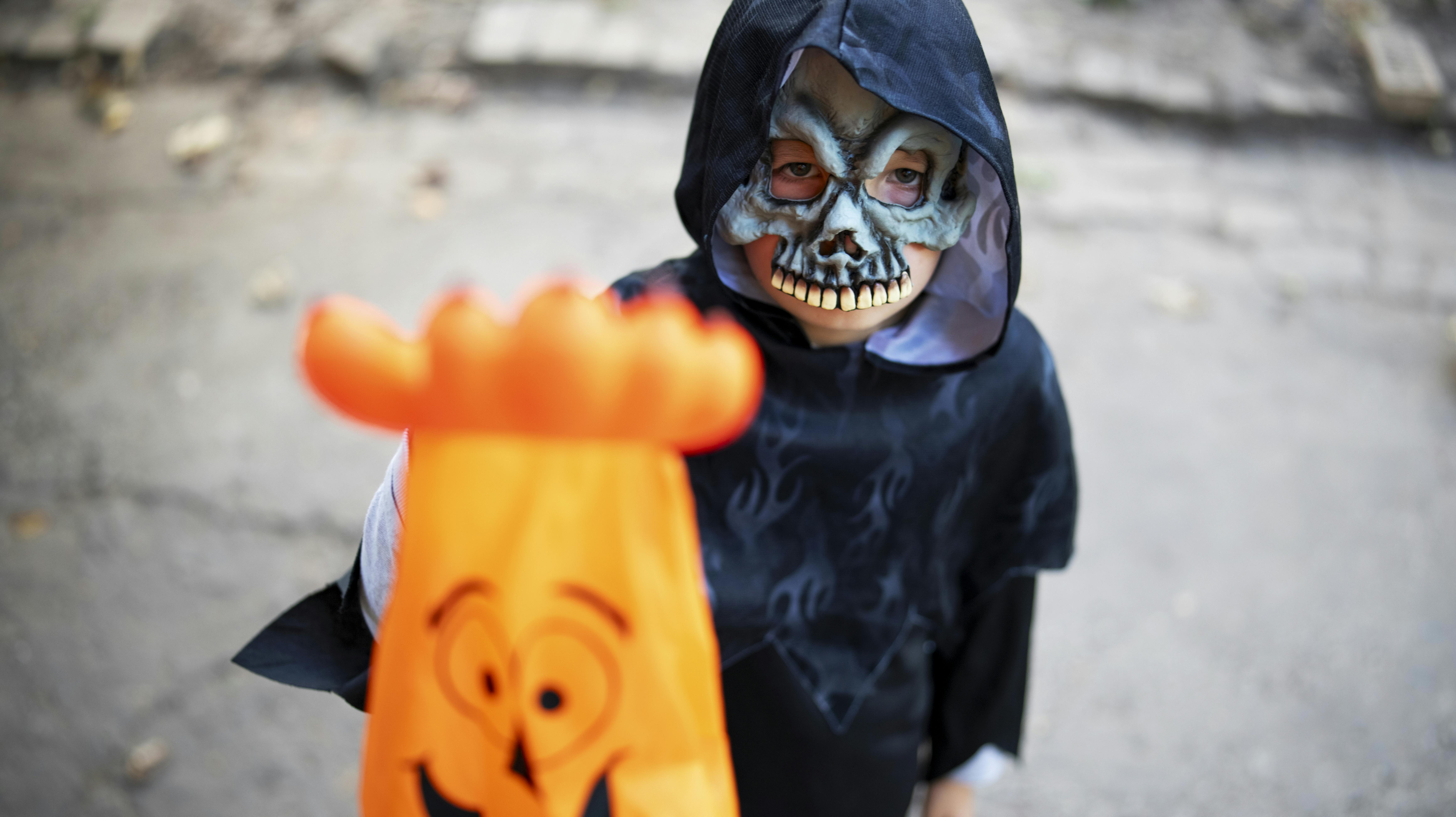 Halloween er over os, og det betyder slik til de udklædte børn. Eller gør det …?