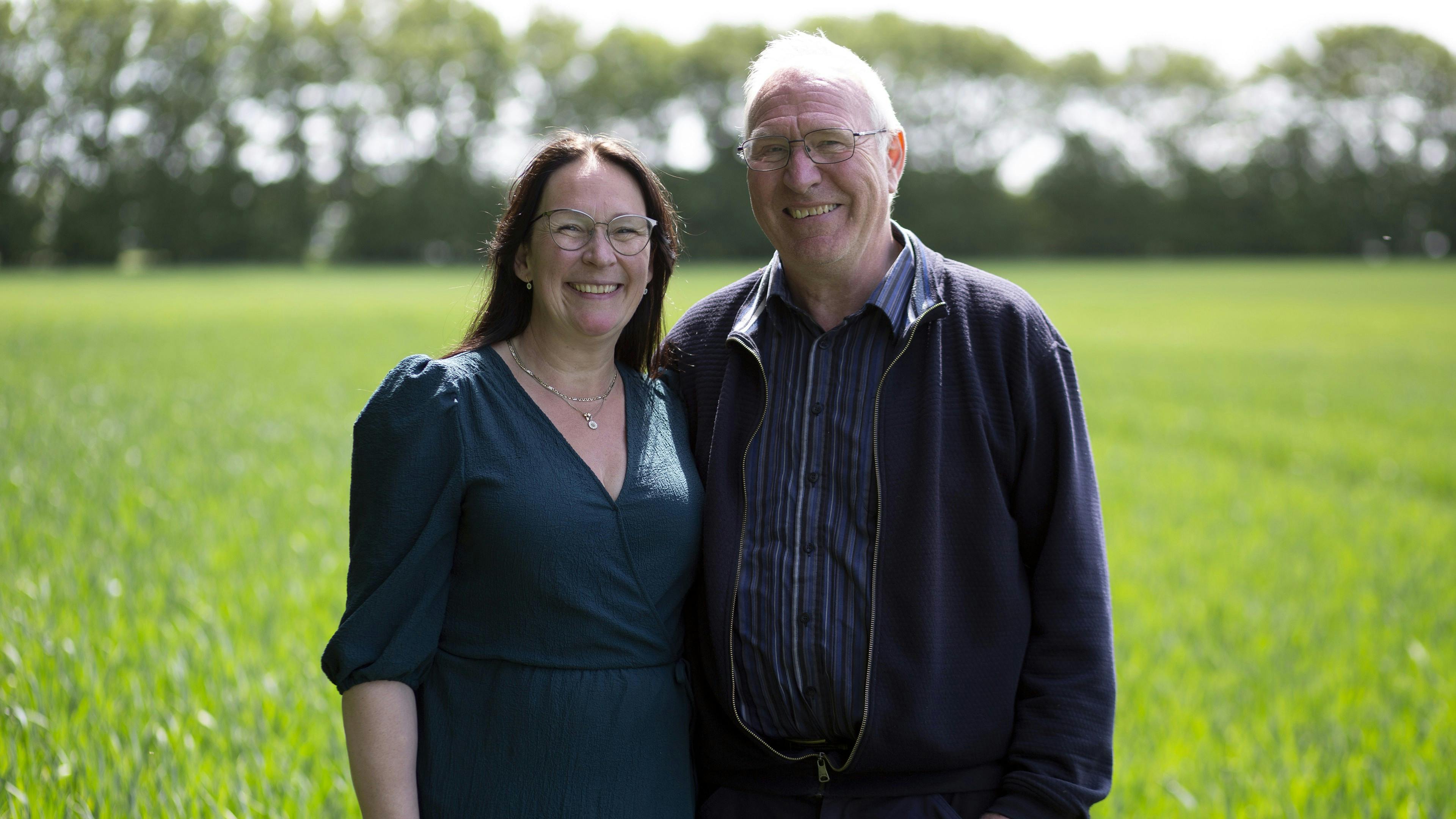 Jens og Anna blev forelskede, men de fandt siden ud af, at der var for langt mellem dem. Hun bor i Sydvestjylland, og han bor på Djursland.