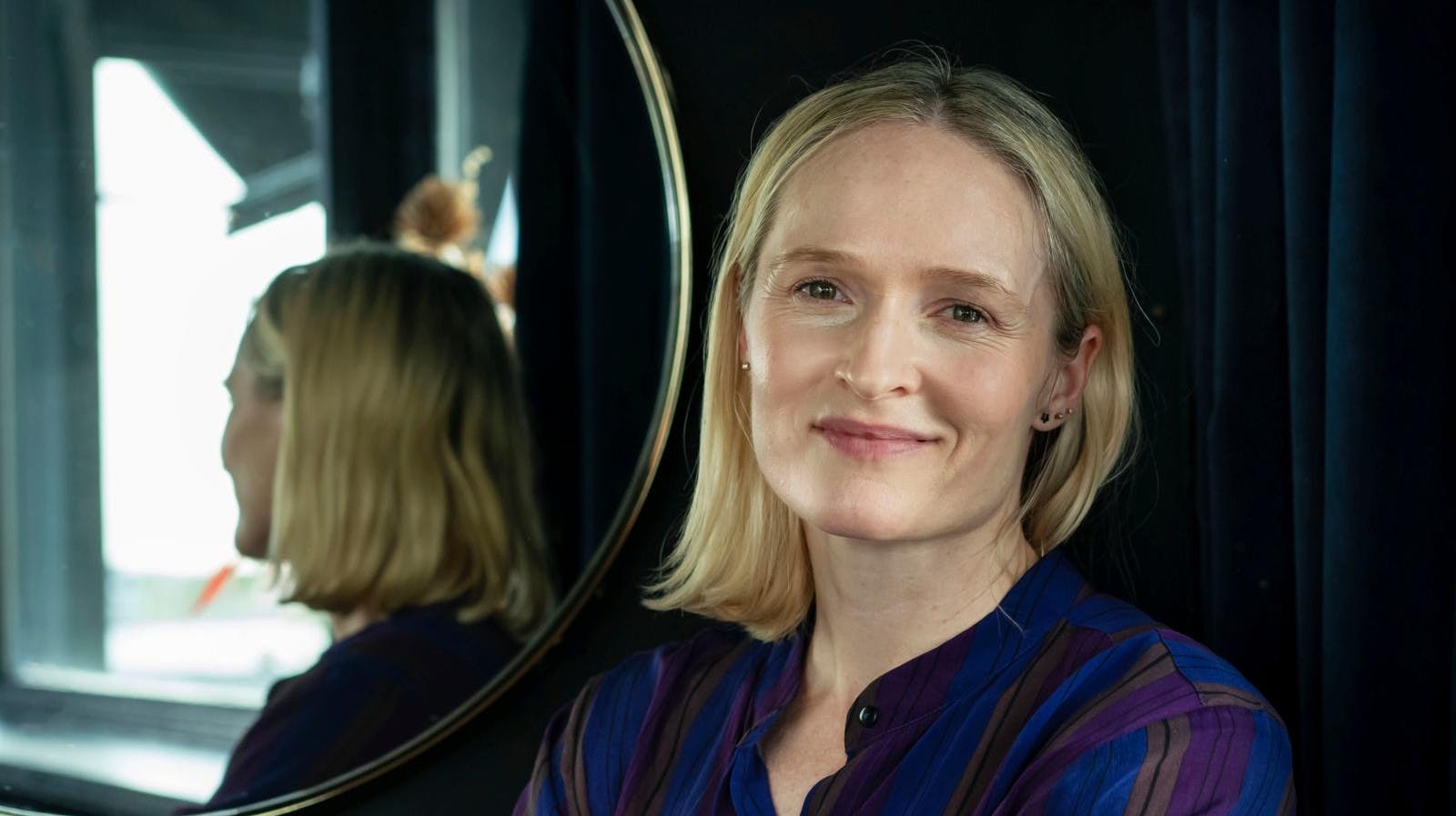 Mille Hoffmeyer Lehfeldt, 43, kan for tiden ses i rollen som Vita Mosholt i DR’s ”Carmen Curlers”. Da serien blev optaget, gennemgik Lehfeldt en svær tid, da hendes far var syg og døde.