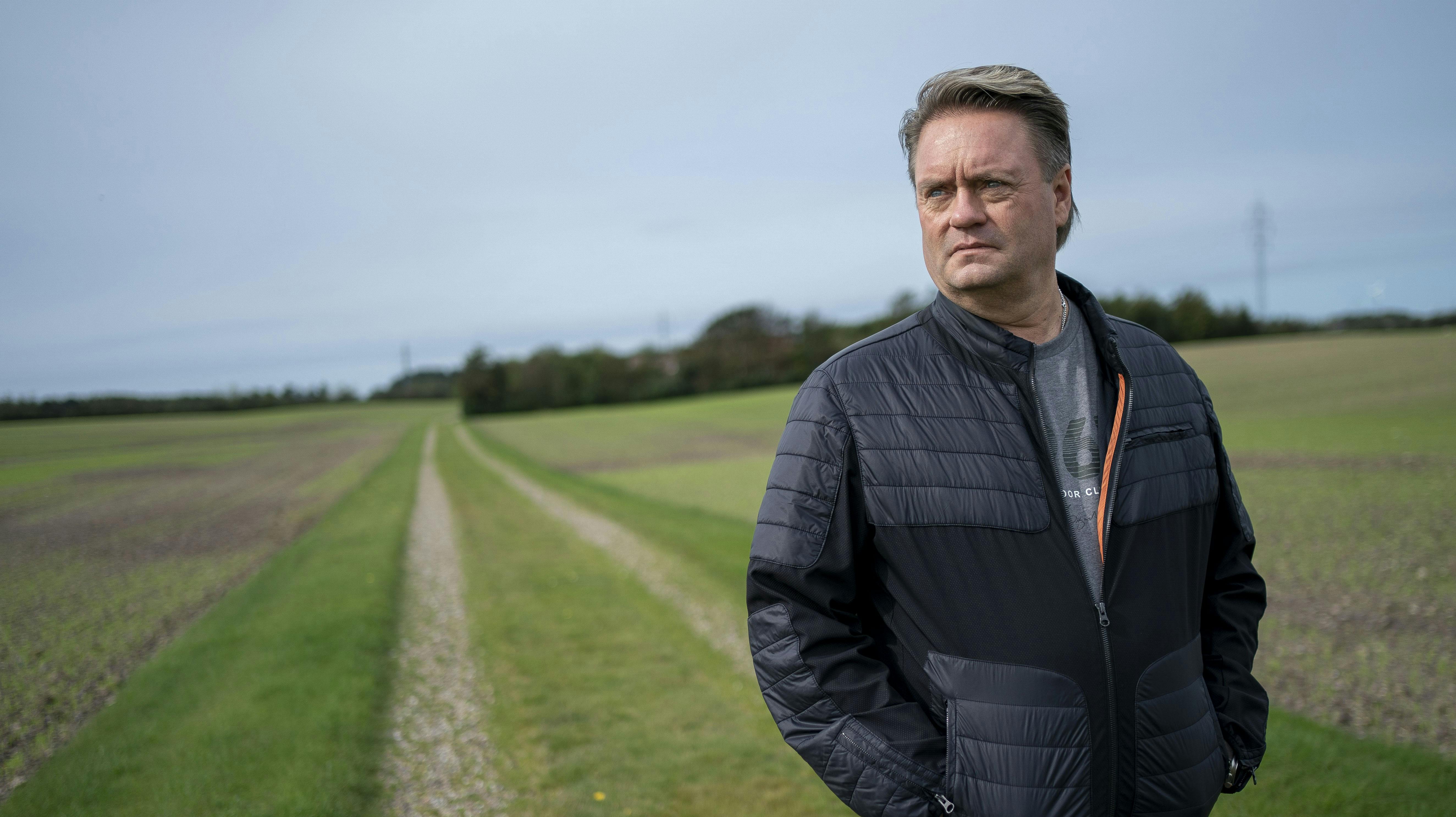 Johnny Hansen blev bogstaveligt talt taget med bukserne nede i går på et plejehjem ved Varde. 