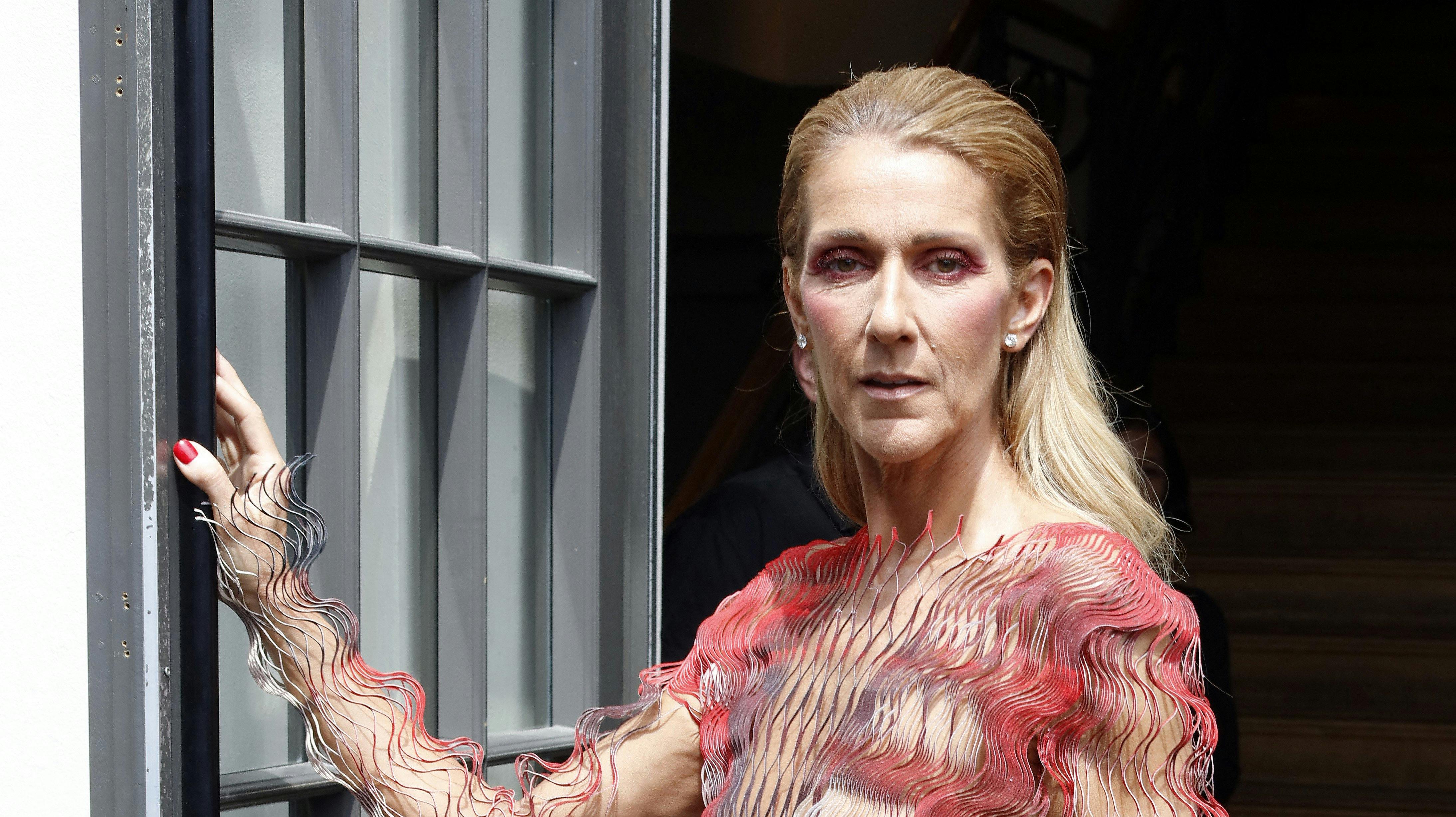 Her ses Céline Dion i Paris i juli 2019. 