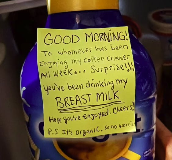 En udspekuleret mor fandt en måde at hævne sig på en gemen mælketyv på jobbet. 