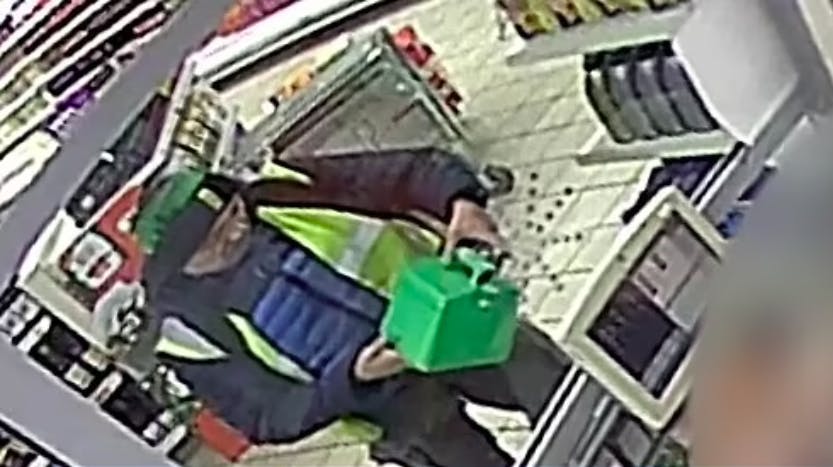 To dage før Valentinas død, købte eksmanden dunken med benzin.