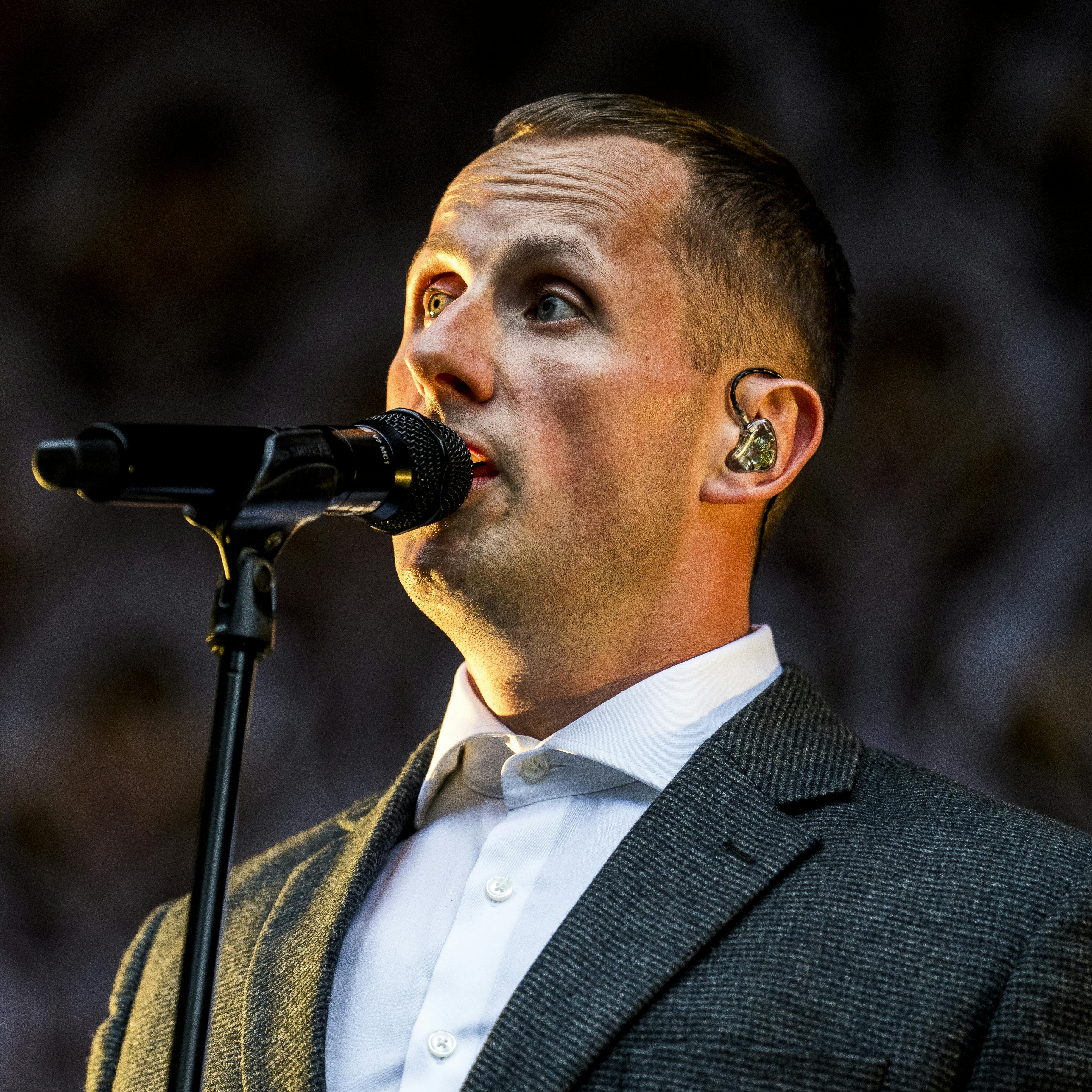 Den danske sanger Benjamin Hav spiller koncert med sit band Familien under SmukFest 2023 i Skanderborg, d. 3/8 2023.