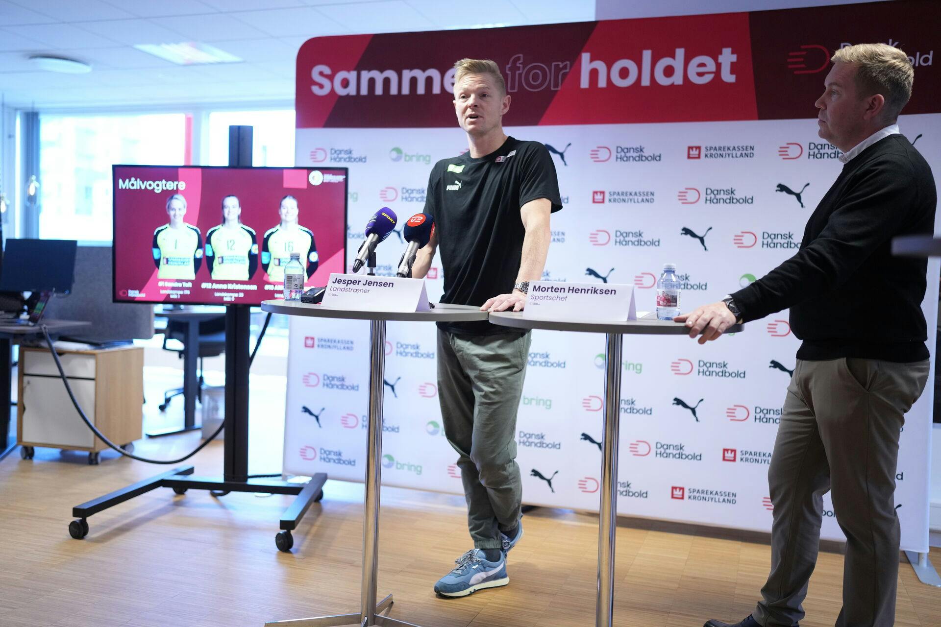 Selv om der kun er plads til 16 spillere på holdkortet til hver kamp, har Jesper Jensen udtaget 18 spillere.