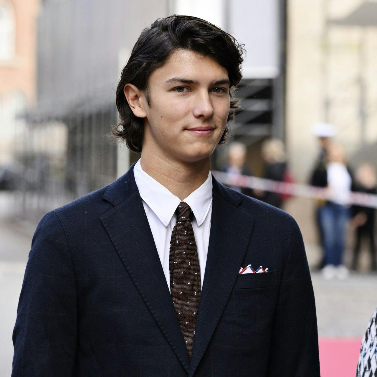 Grev Nikolai nyder fortsat livet down under.