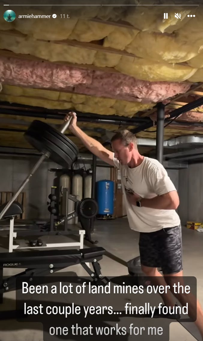 Armie Hammer er tilbage på Instagram efter en lang pause.