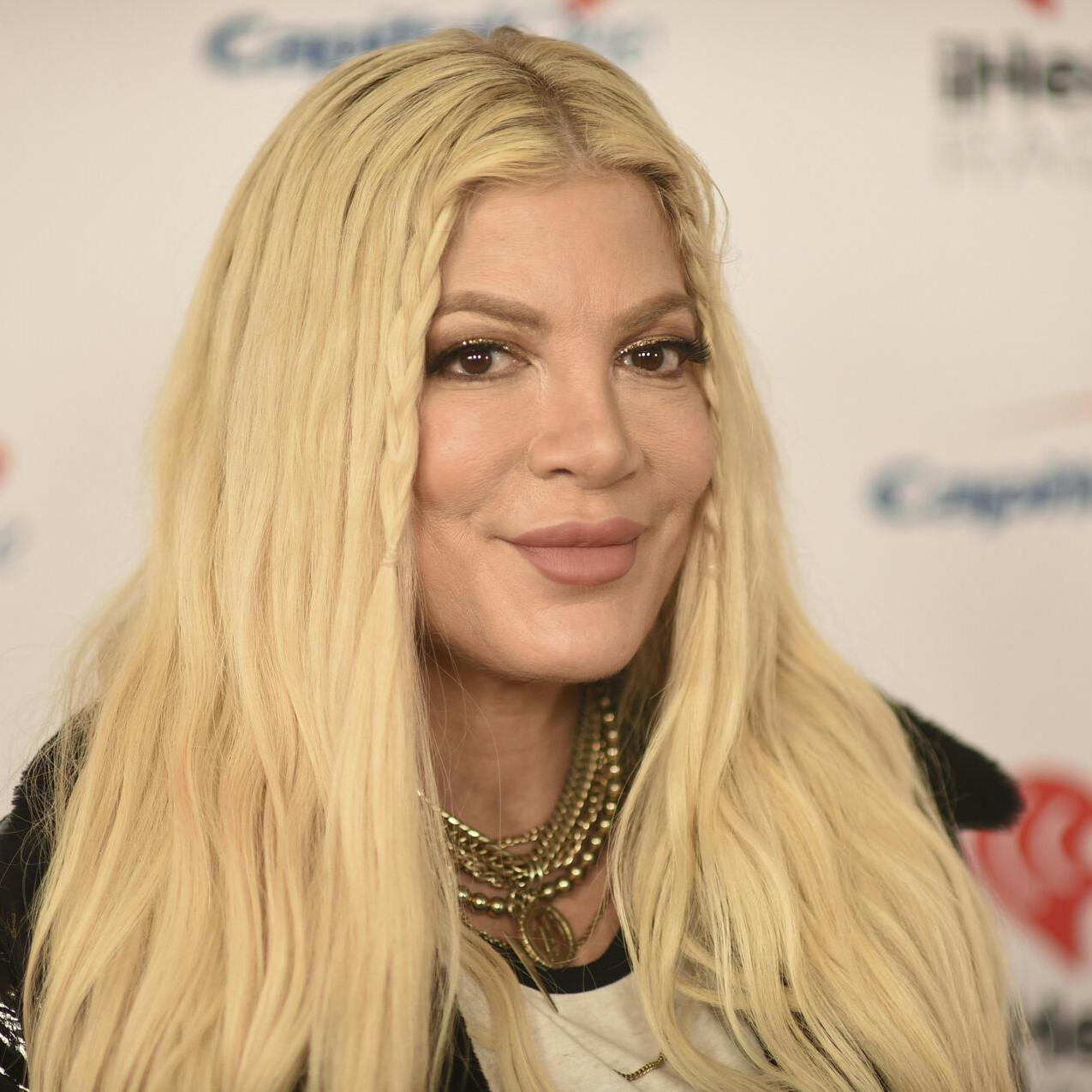 Tori Spelling har hurtigt fundet sig en ny mand at kysse på.