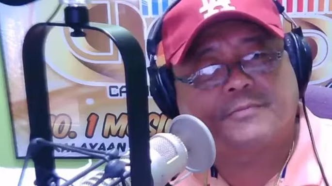 Der er tale om radioværten, der gik under navnet DJ Johnny Walker. Billedet er et screendump, der nu florerer på de sociale medier, fra kort før angrebet. 