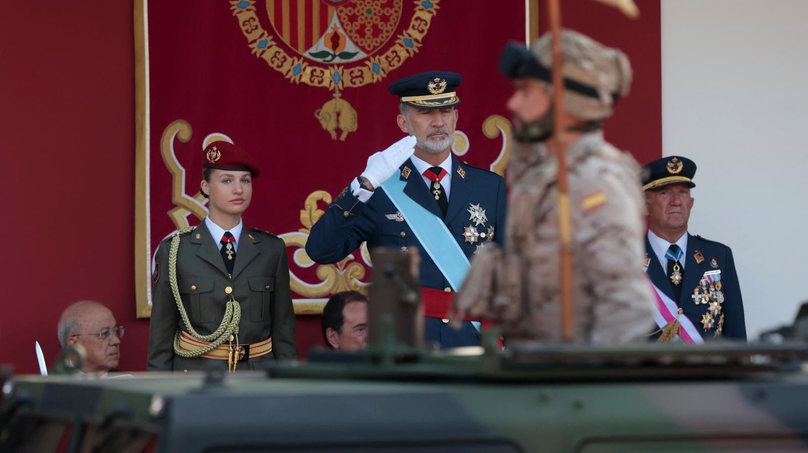 Kong Felipe har sin datter, kronprinsesse Leonor, med til mange officielle begivenheder. Og hun ser ud til at trives i rollen som tronfølger.