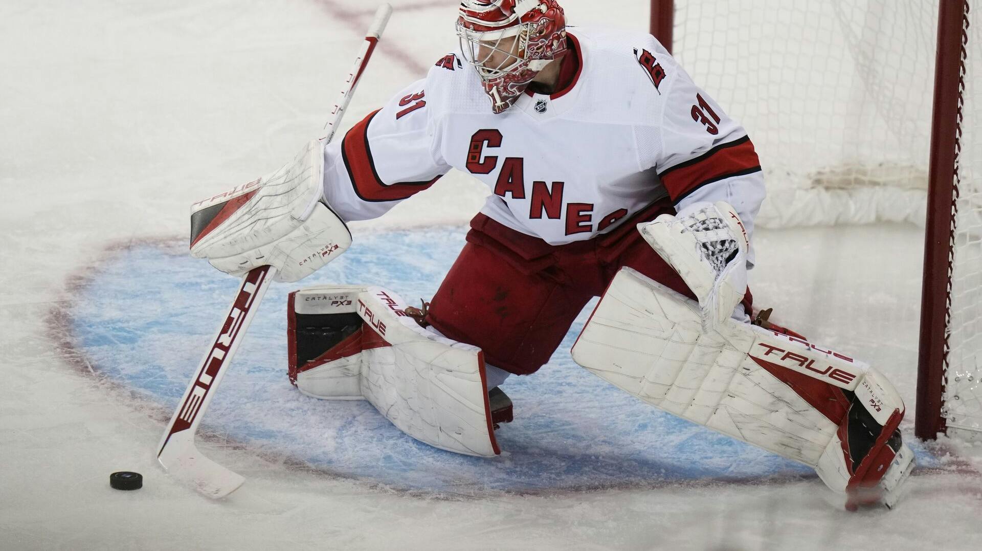 Carolina Hurricanes må undvære 34-årige Frederik Andersen på ubestemt tid. Danskeren har fået en blodprop.