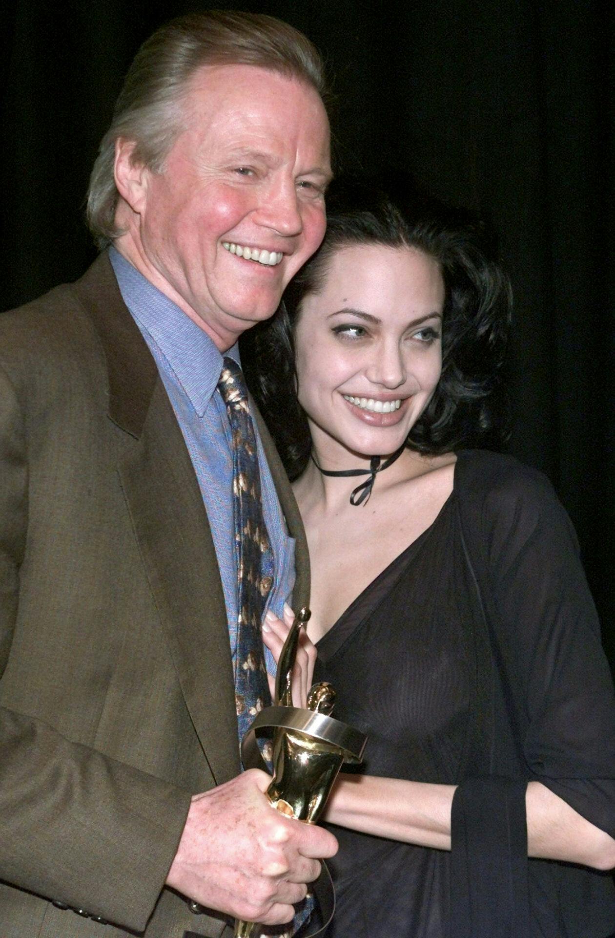 Jon Voight (tv.) og Angelina Jolie har aldrig haft et nemt forhold.
